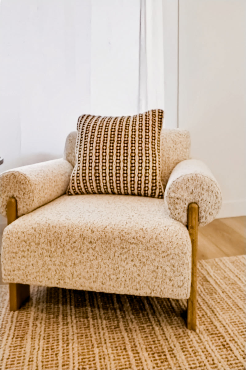 ROLLED ARMS ACCENT CHAIR B