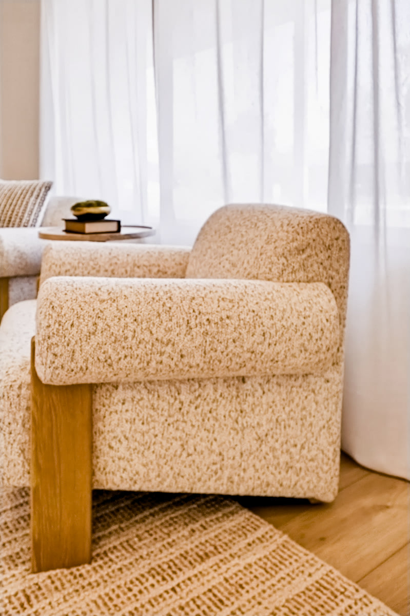 ROLLED ARMS ACCENT CHAIR B