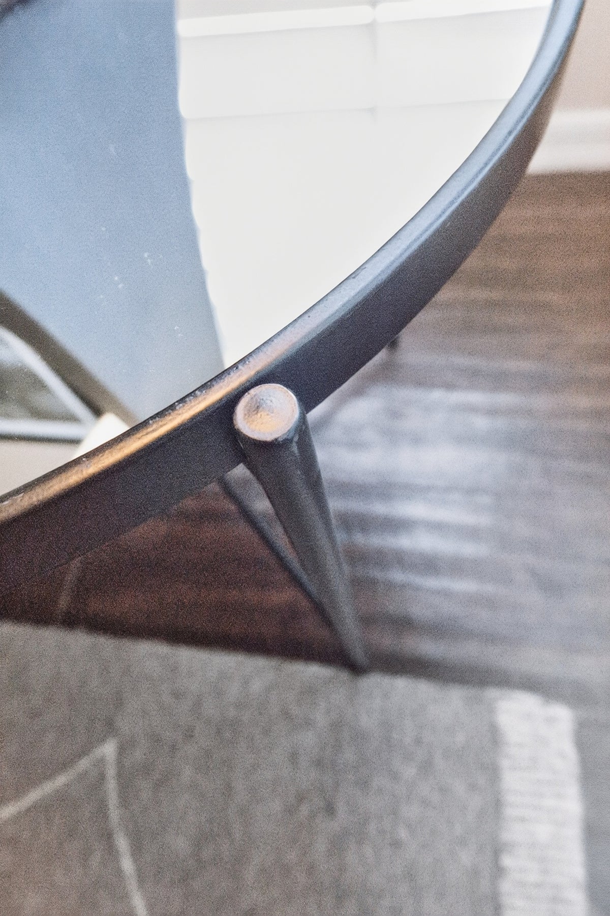 23"R BLACK MIRROR TOP END TABLE B
