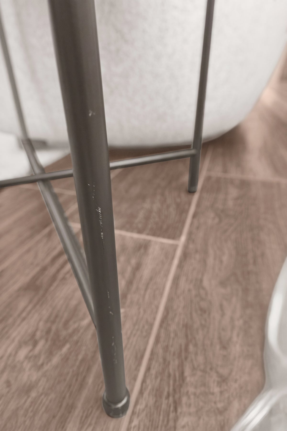 23"R BLACK MIRROR TOP END TABLE B