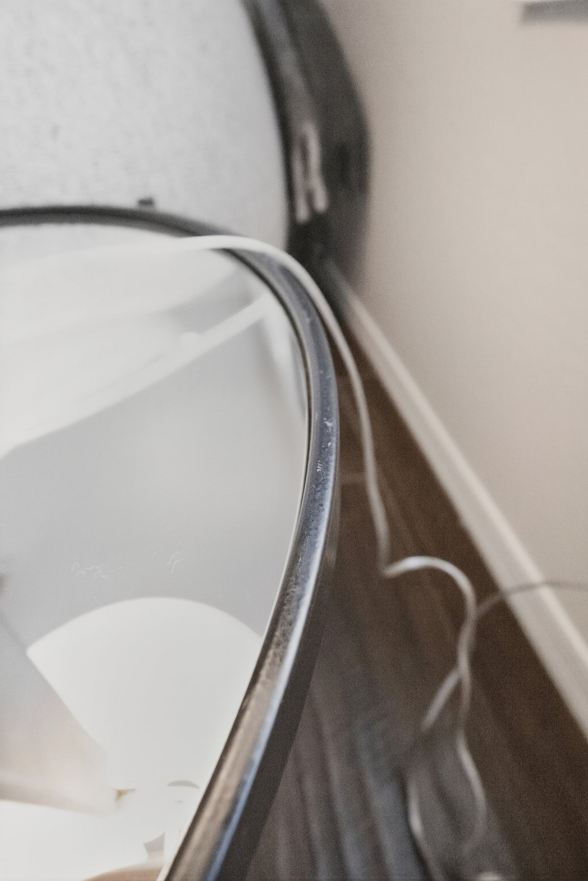 23"R BLACK MIRROR TOP END TABLE B