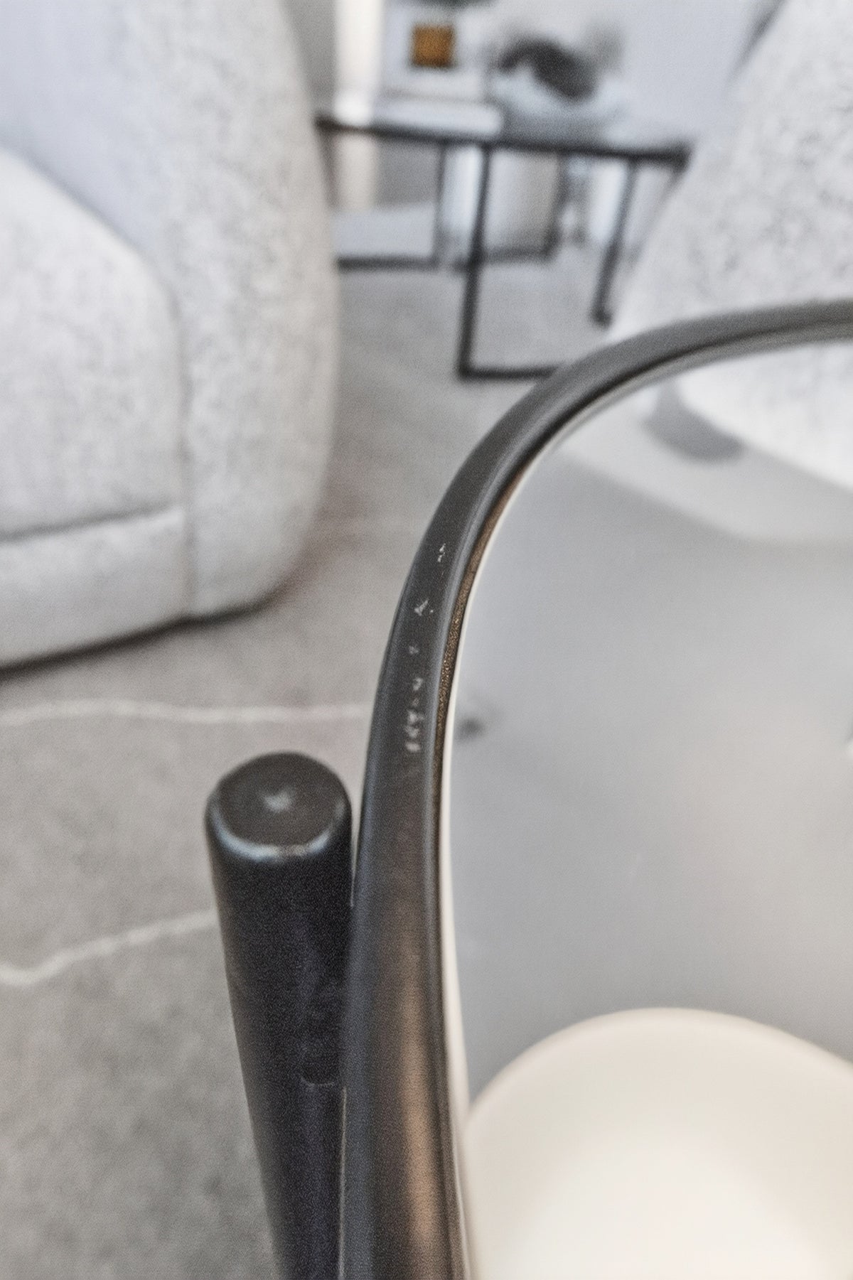 23"R BLACK MIRROR TOP END TABLE B