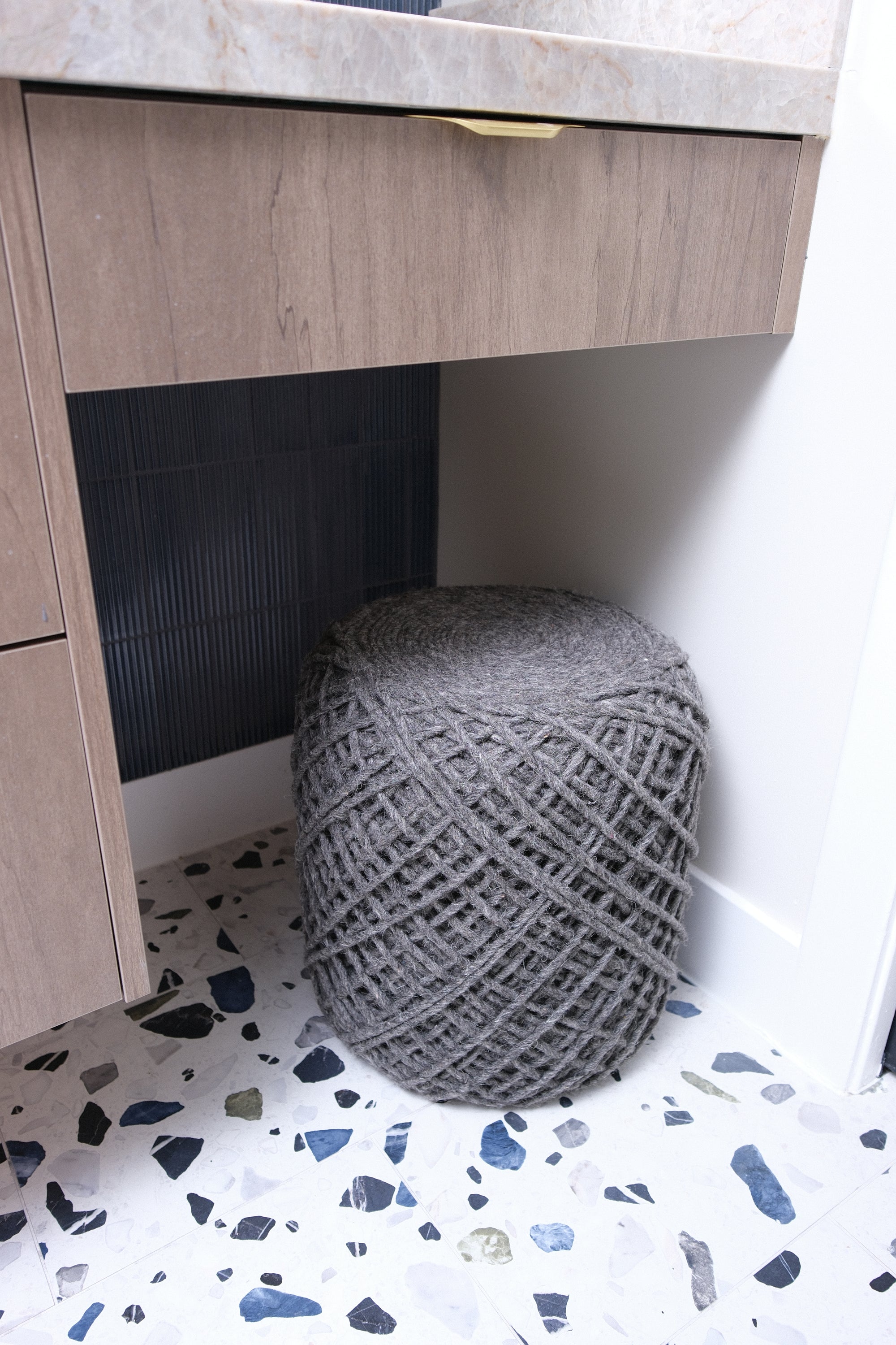 GREY JUTE POUF 2