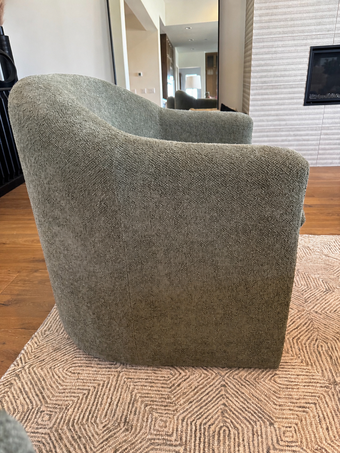 GREEN ACCENT CHAIR