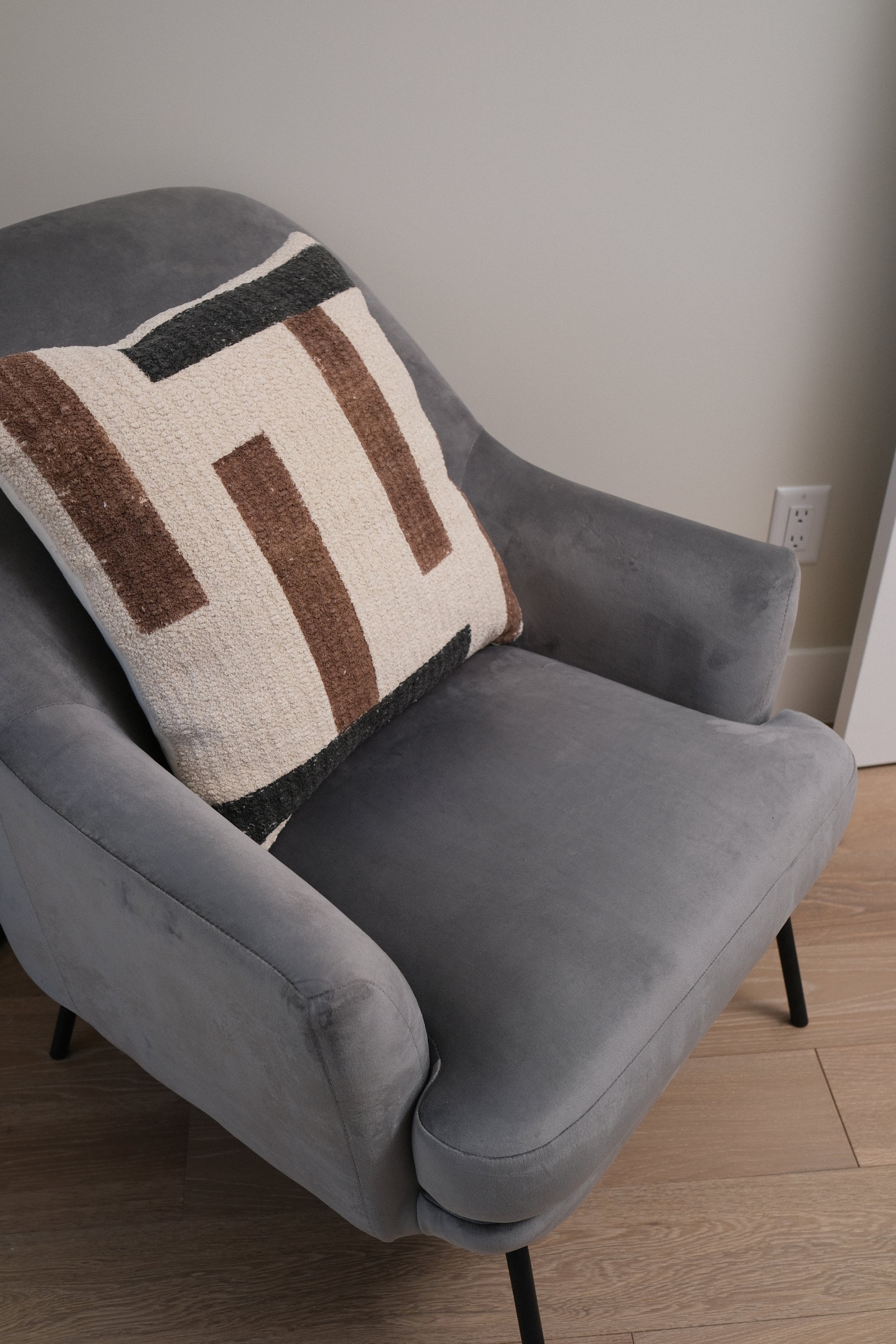 VELVET STEEL GREY CHAIR