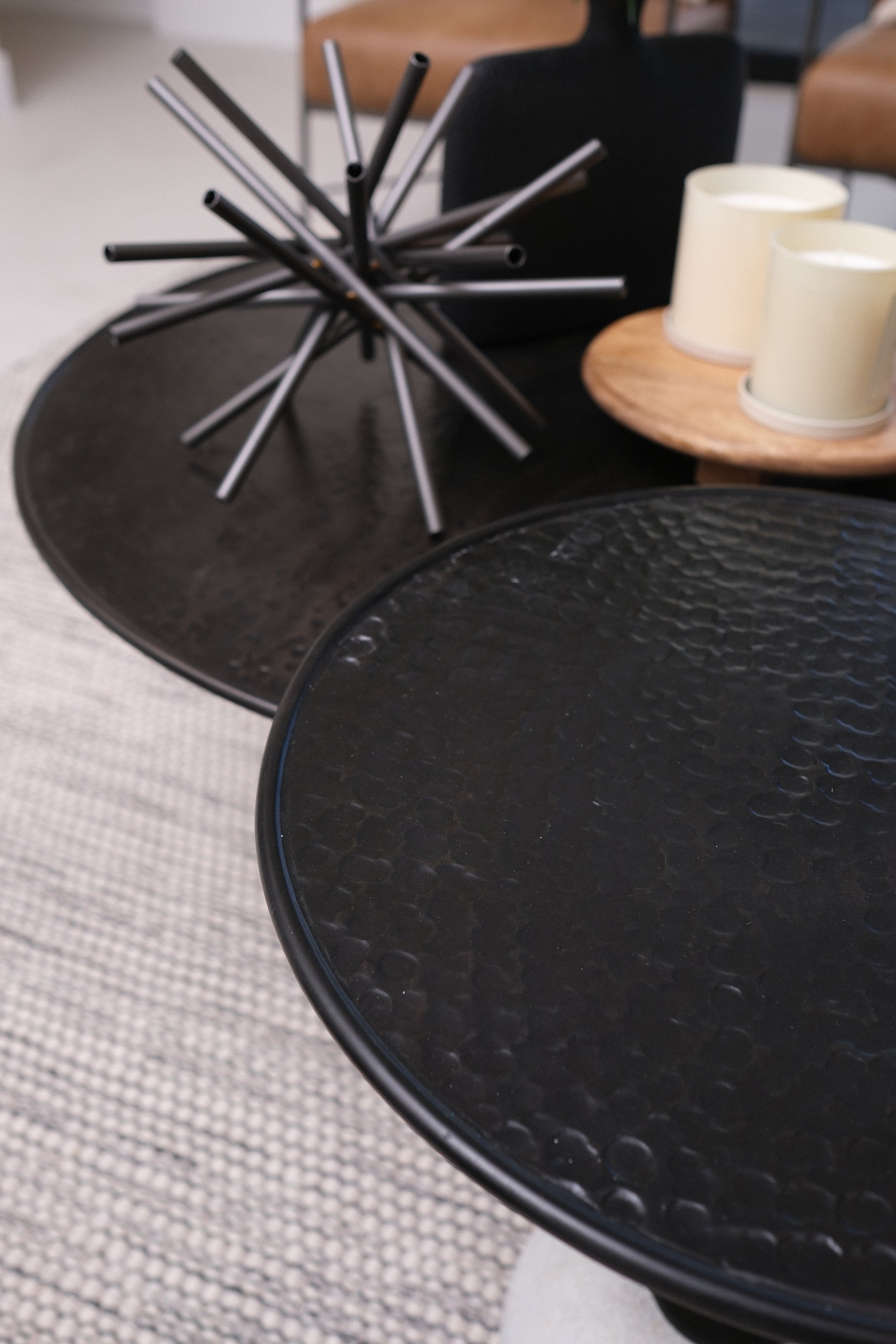 17"R BUTTON UP ACCENT TABLE