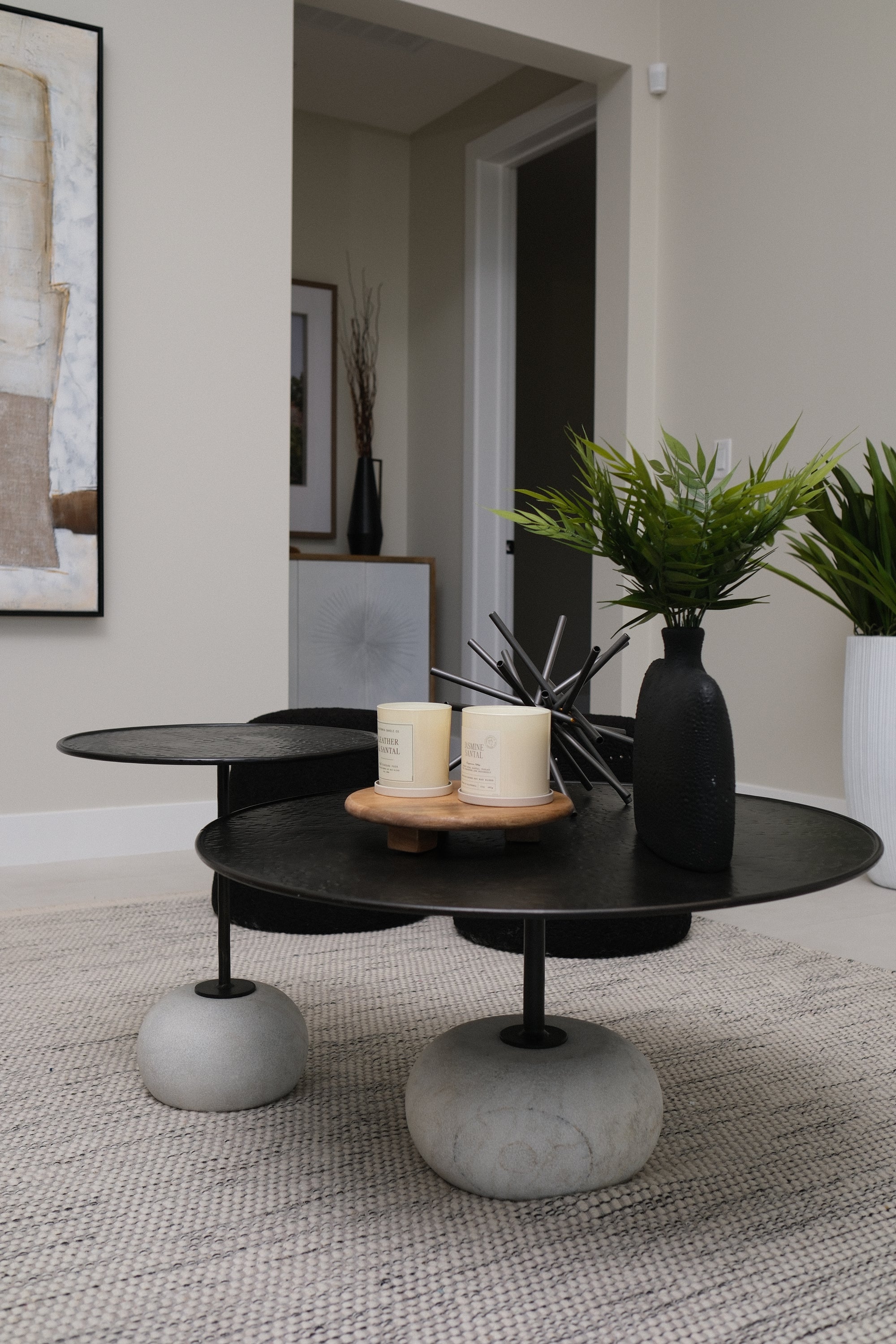 31"R BUTTON UP COFFEE TABLE