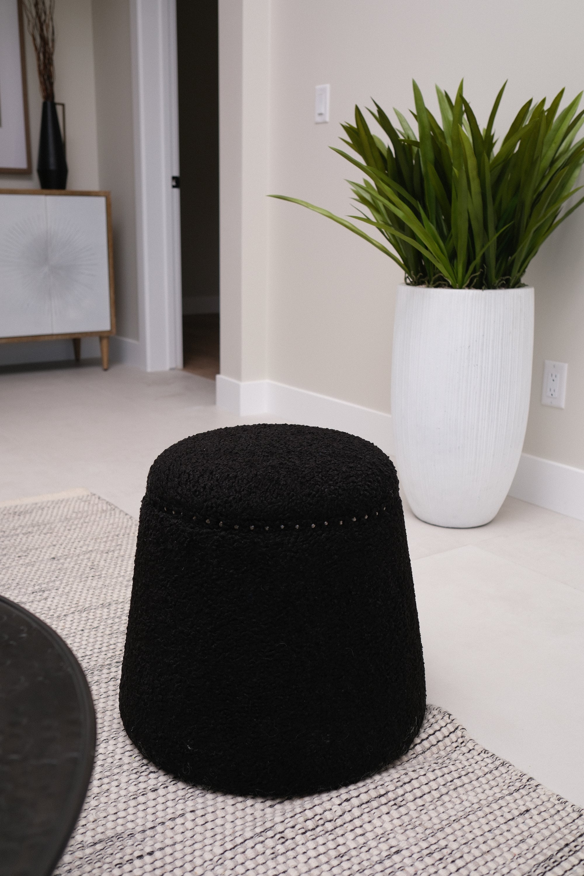 PLUSH OTTOMAN BLACK 2