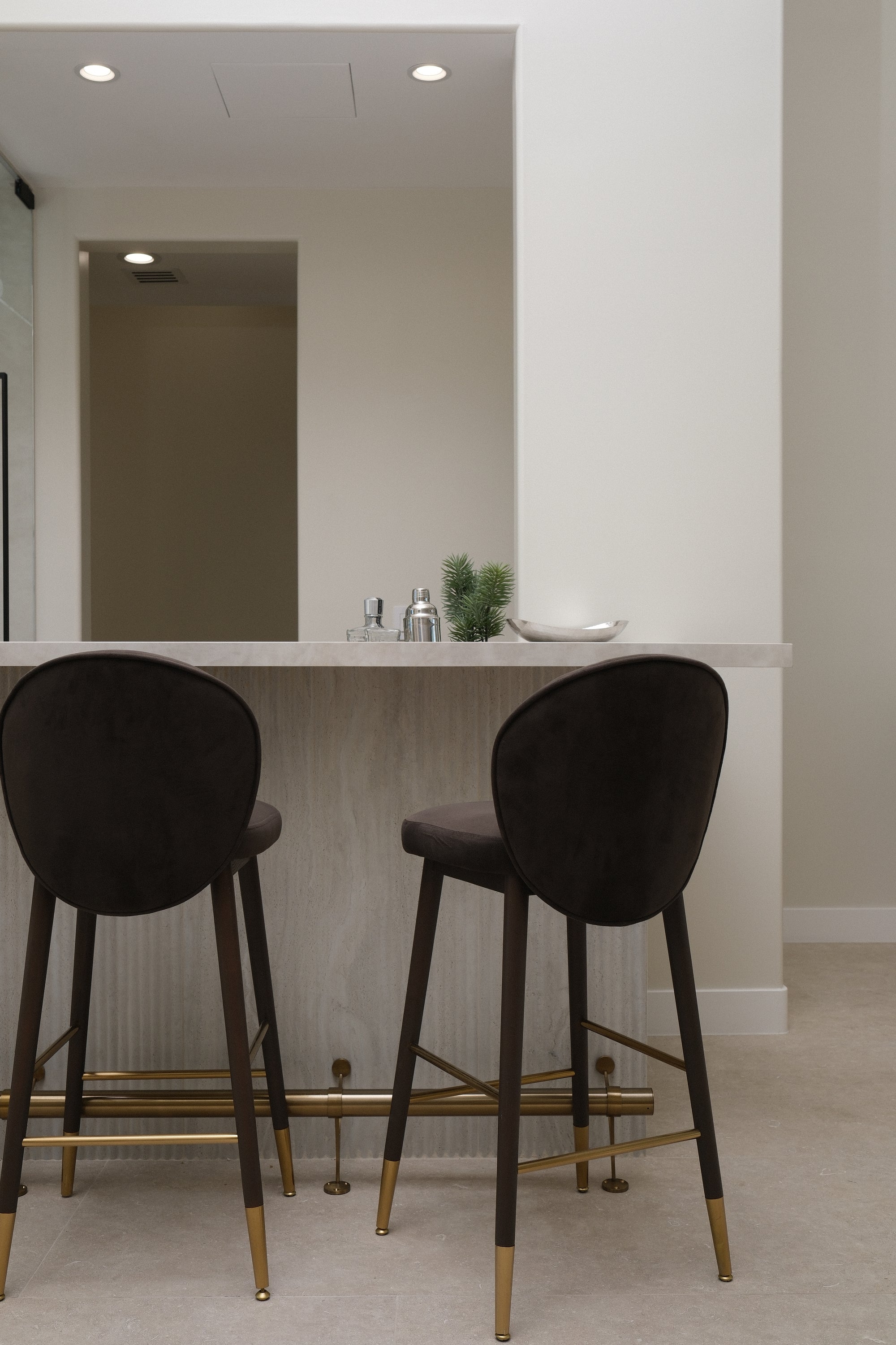 40.6"H CHARCOAL VELVET BARSTOOL 3