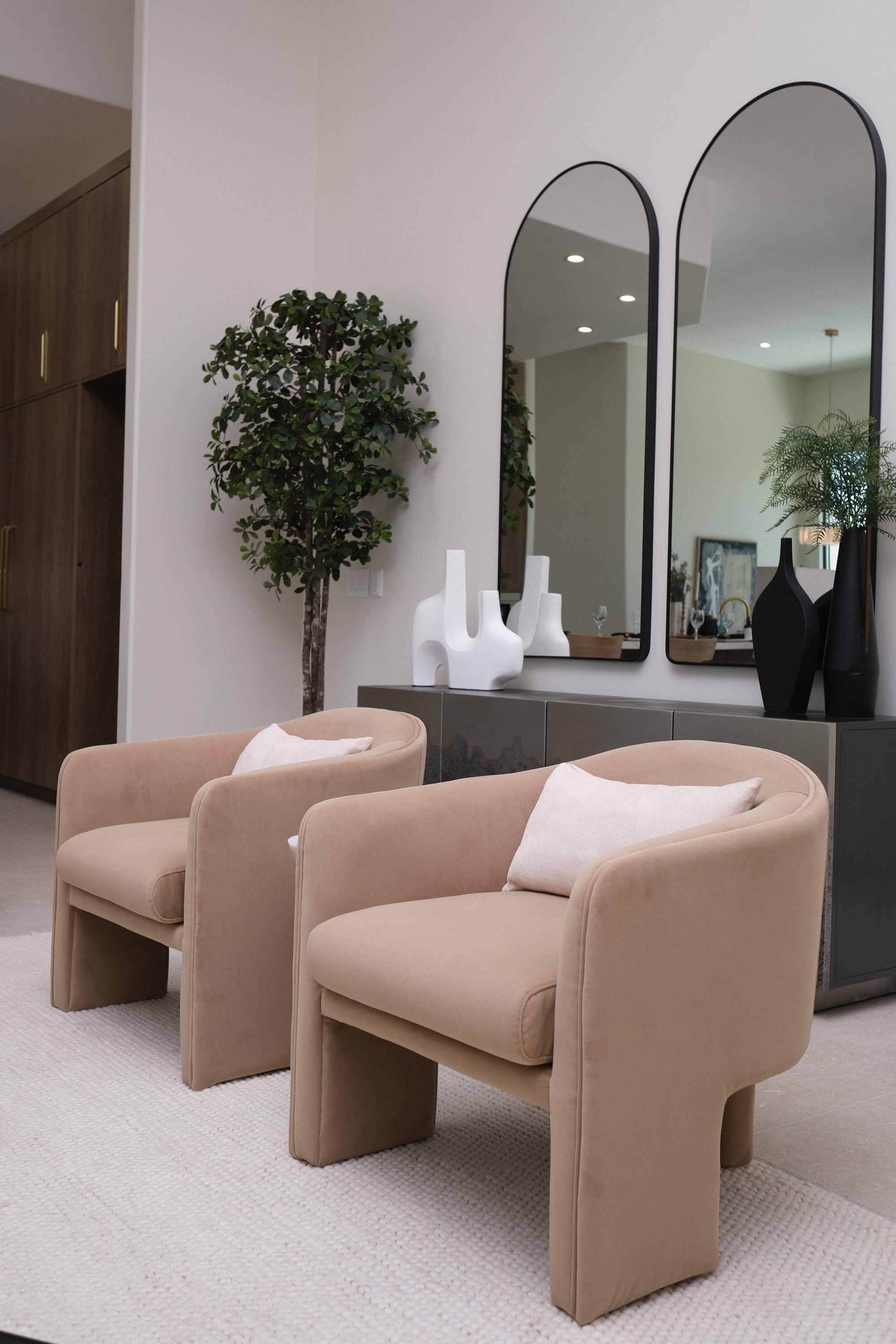 CAMEL VELVET ACCENT CHAIR 2