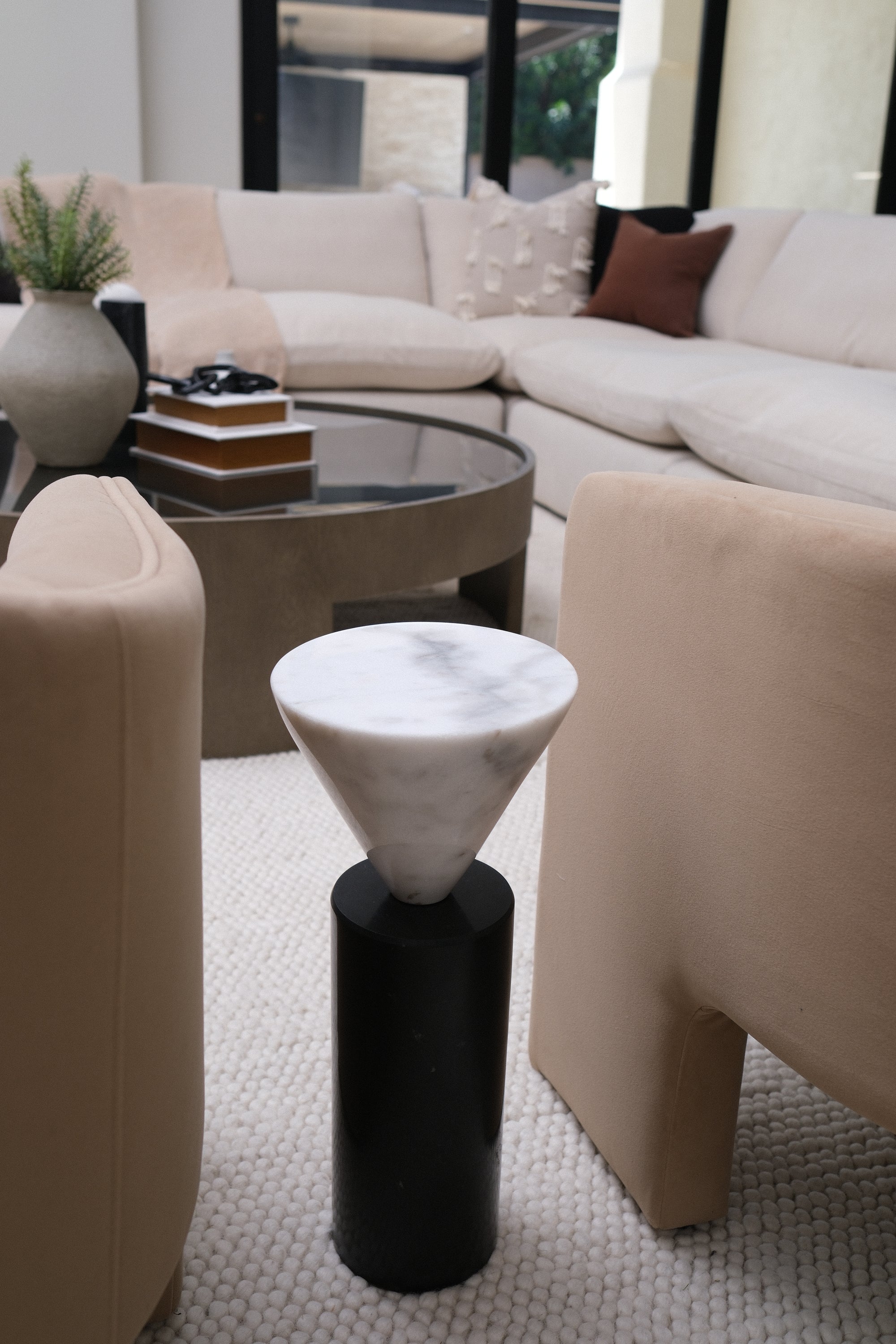 9"R BLK/WHT MARBLE DRINK TABLE