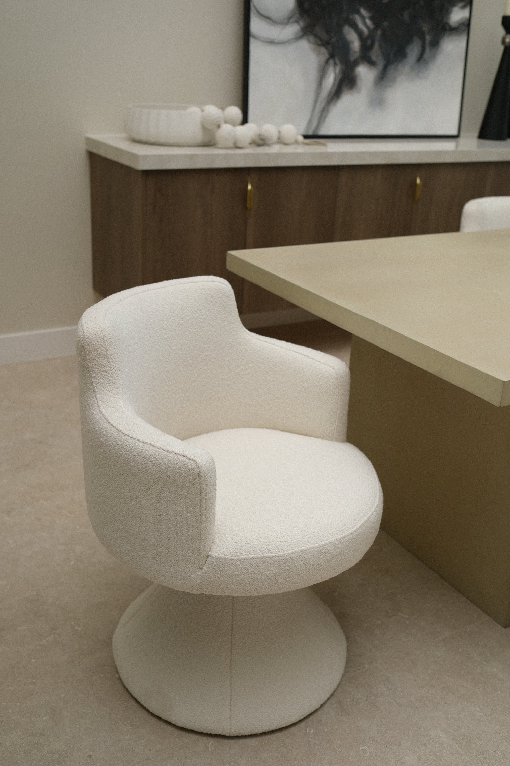 BOUCLE WHITE SWIVEL DINING CHAIR 1