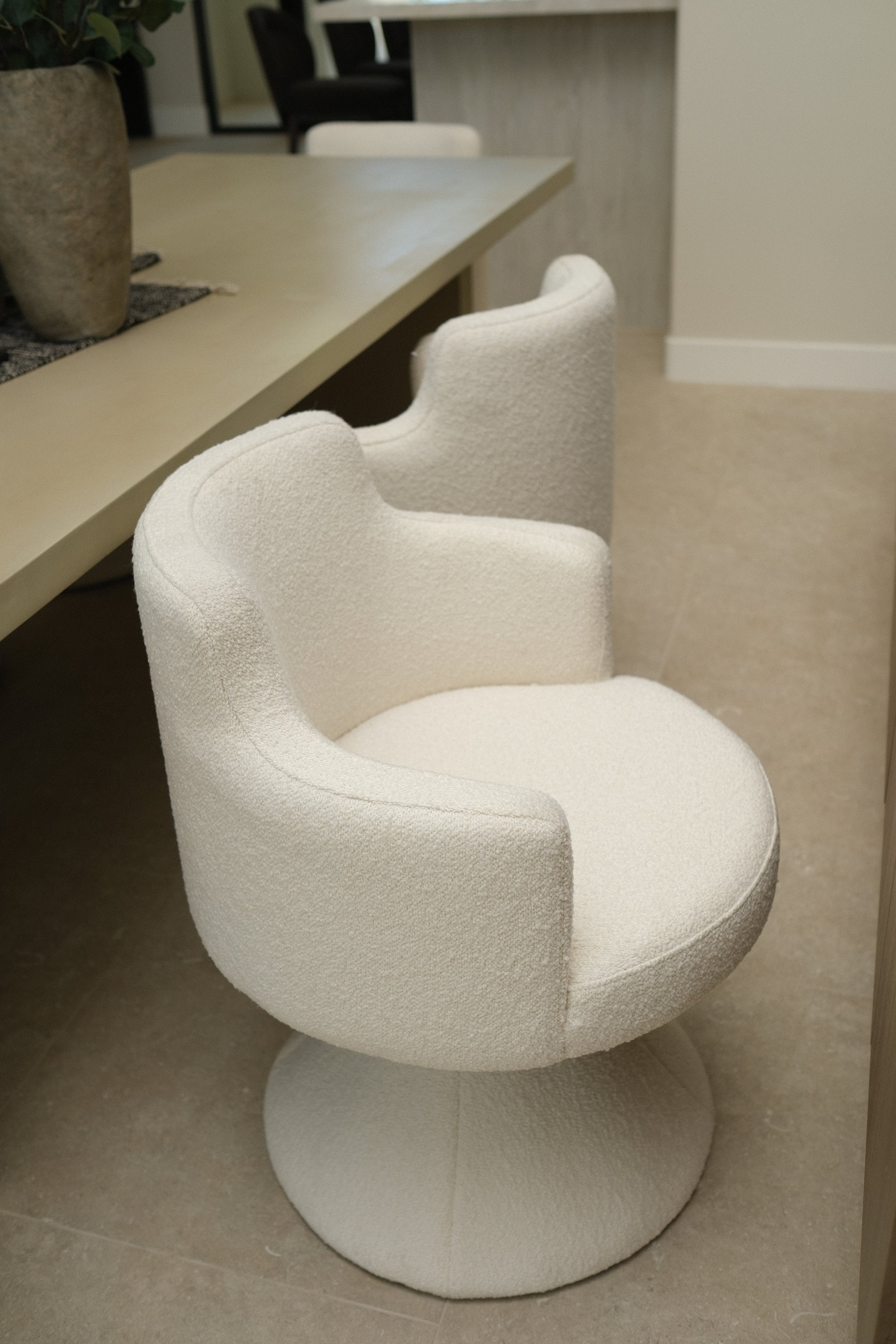 BOUCLE WHITE SWIVEL DINING CHAIR 6