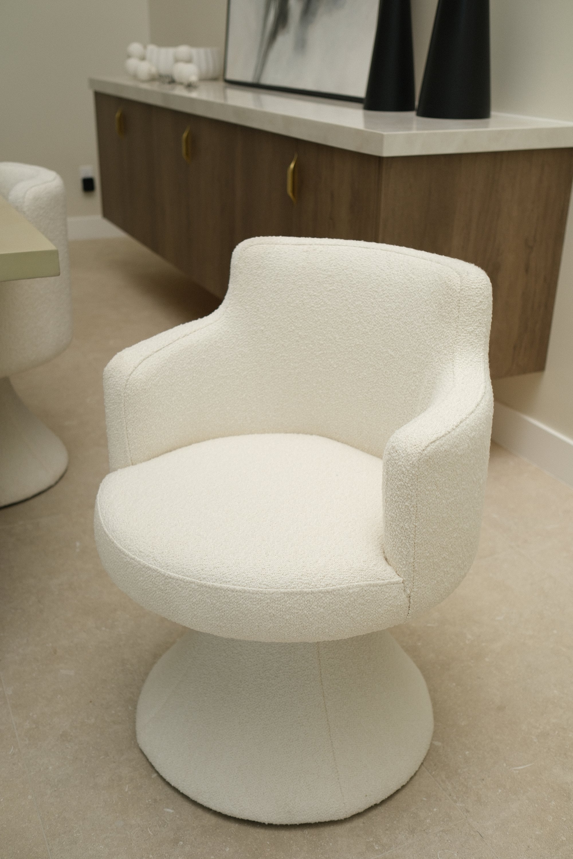 BOUCLE WHITE SWIVEL DINING CHAIR 8