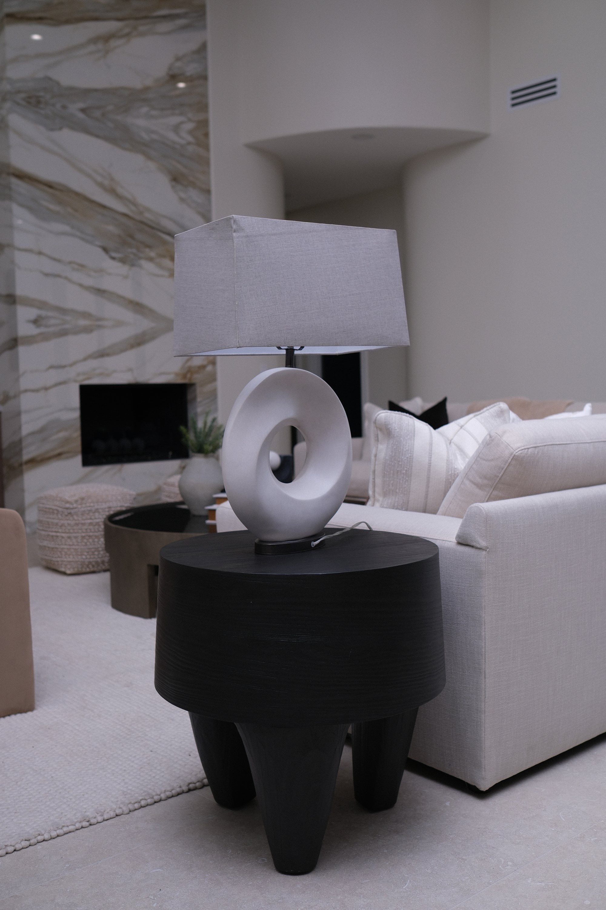 26"R BLACK SIDE TABLE