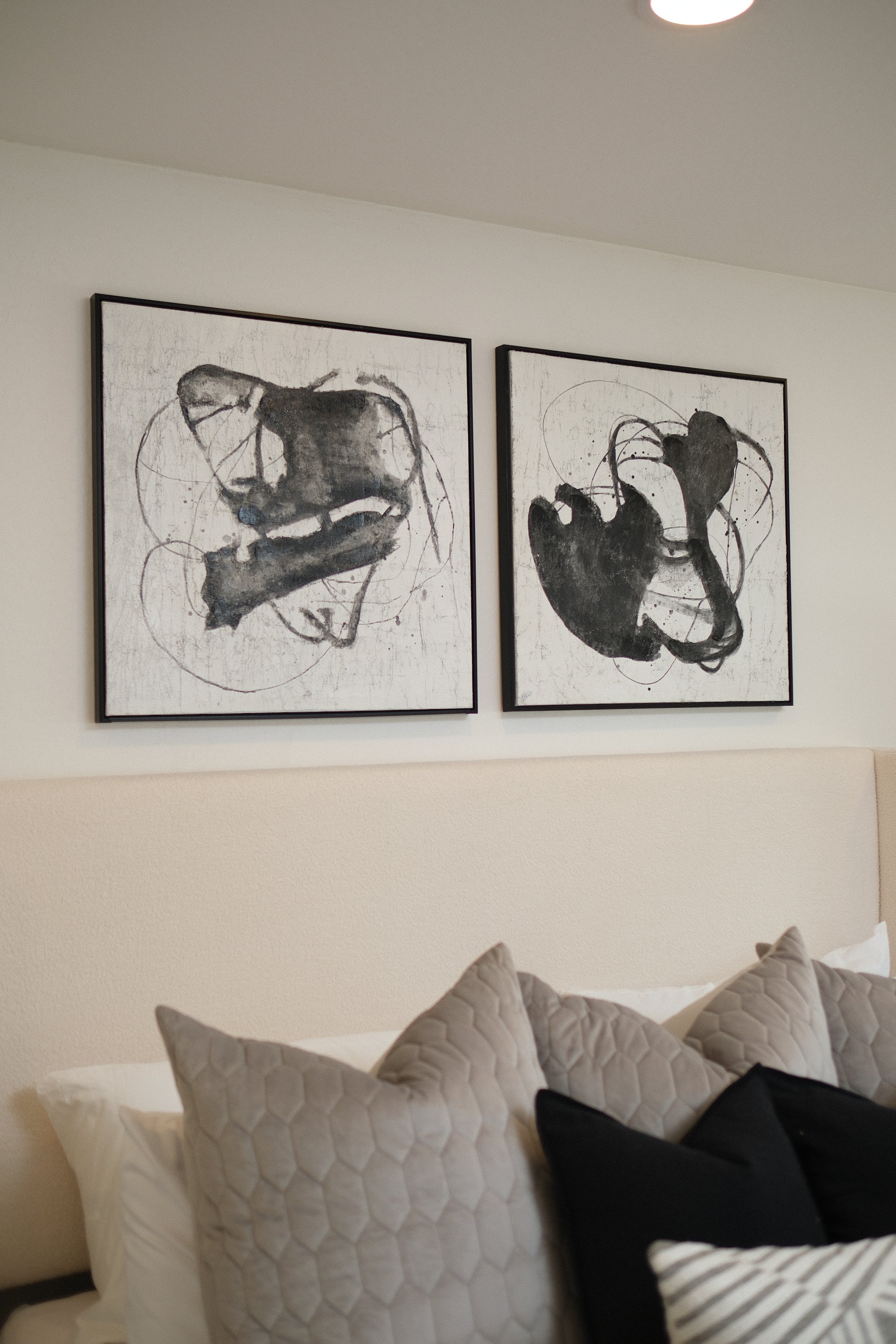 BLACK SWIRL BLOT CANVAS 30X30IN
