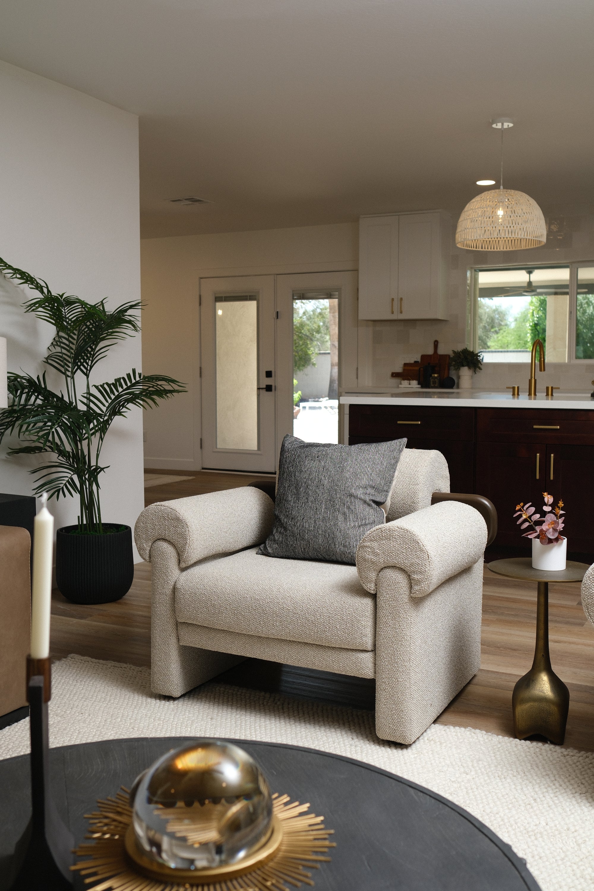BEIGE ACCENT CHAIR 1
