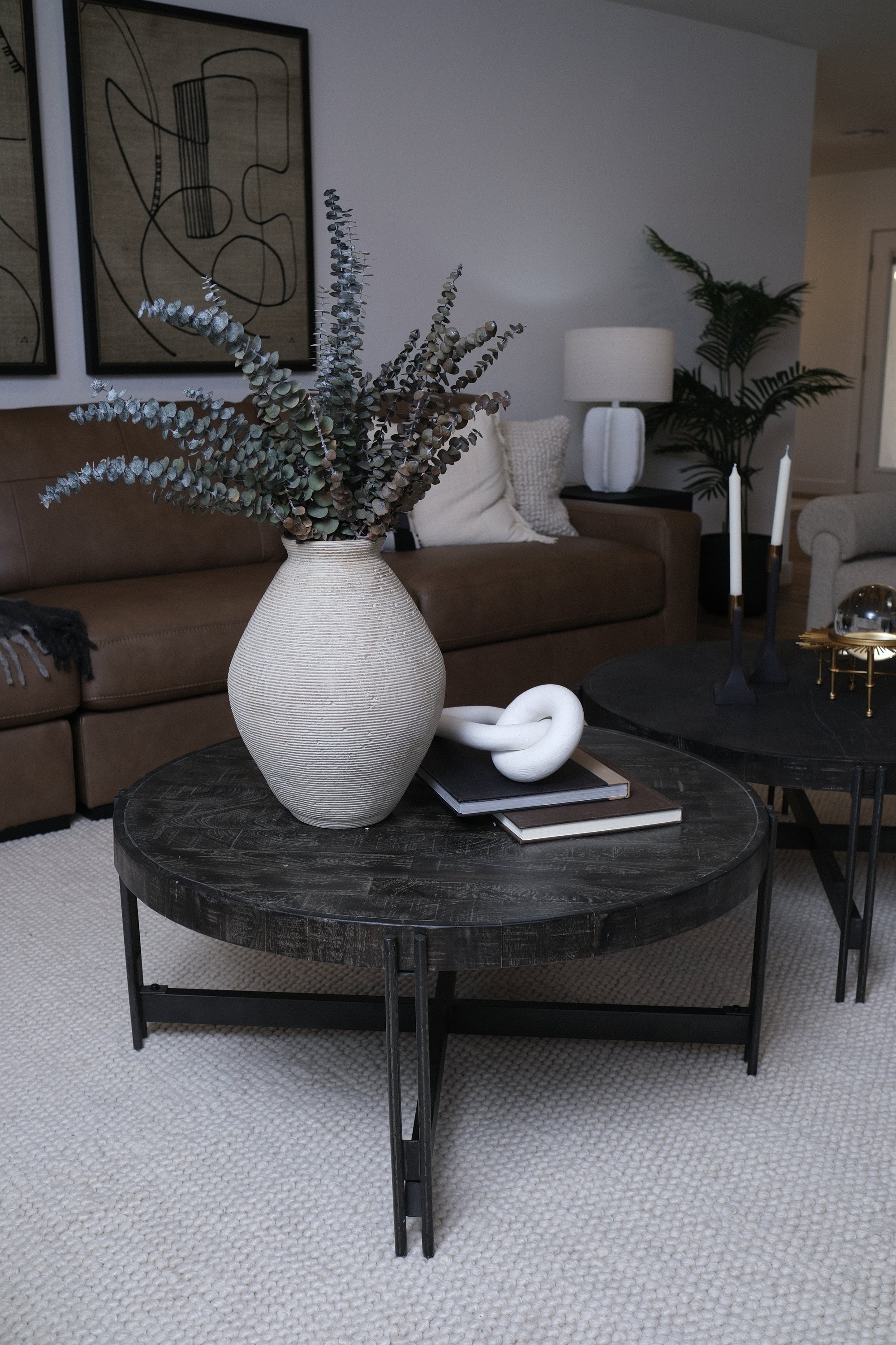 39"L COFFEE TABLE ROUND BROWN 1