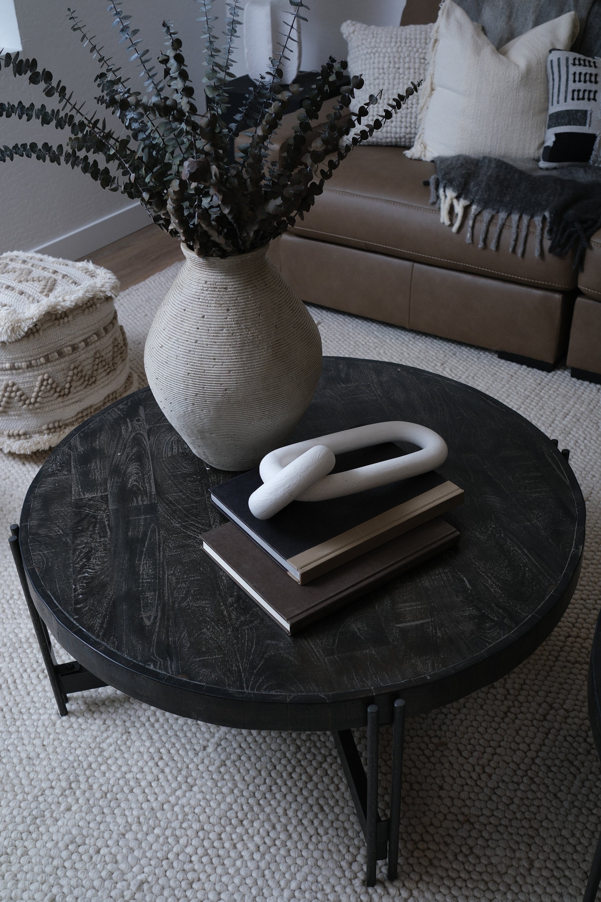 39"L COFFEE TABLE ROUND BROWN 1
