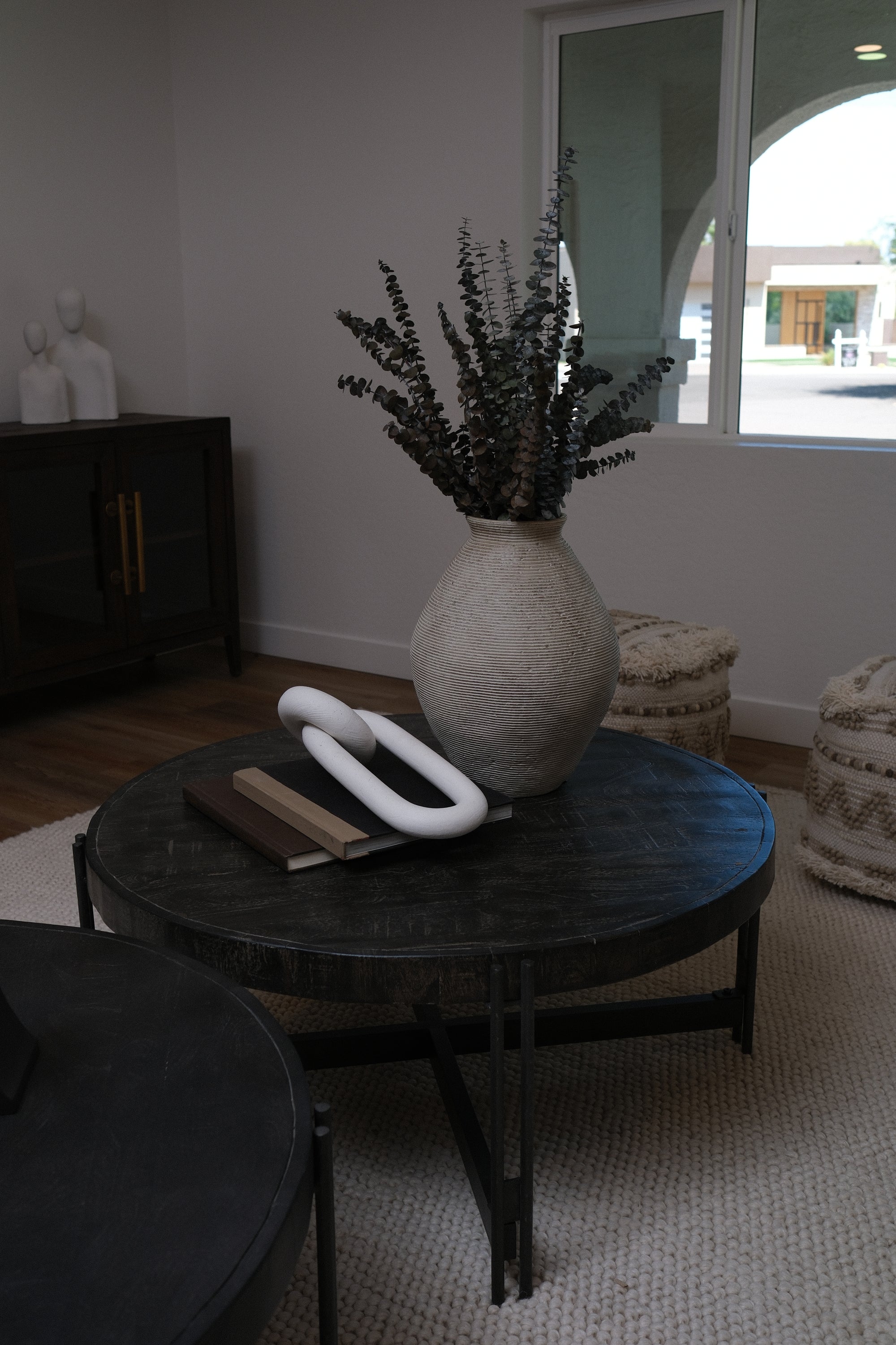39"L COFFEE TABLE ROUND BROWN 1