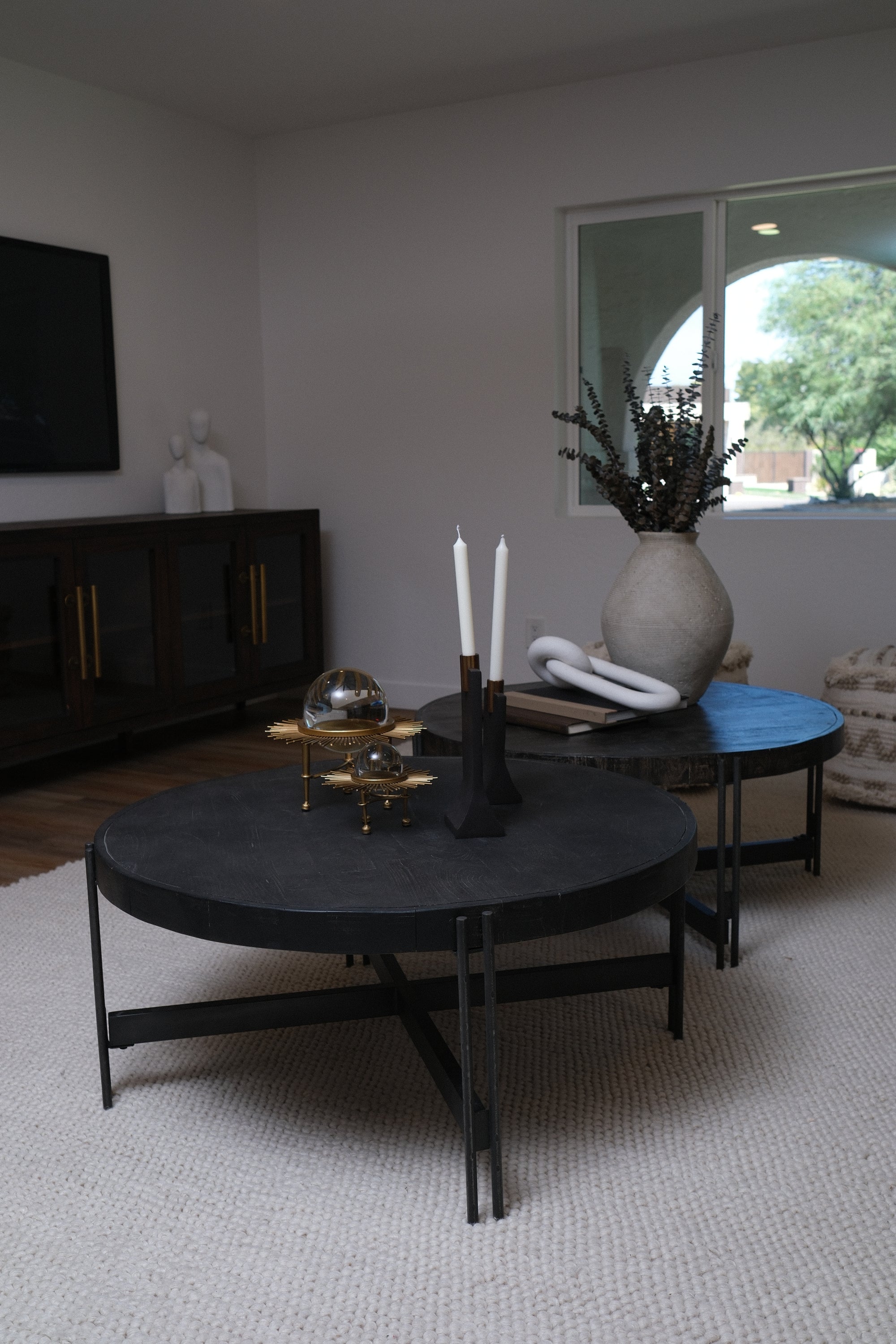 39"L COFFEE TABLE ROUND BROWN 2