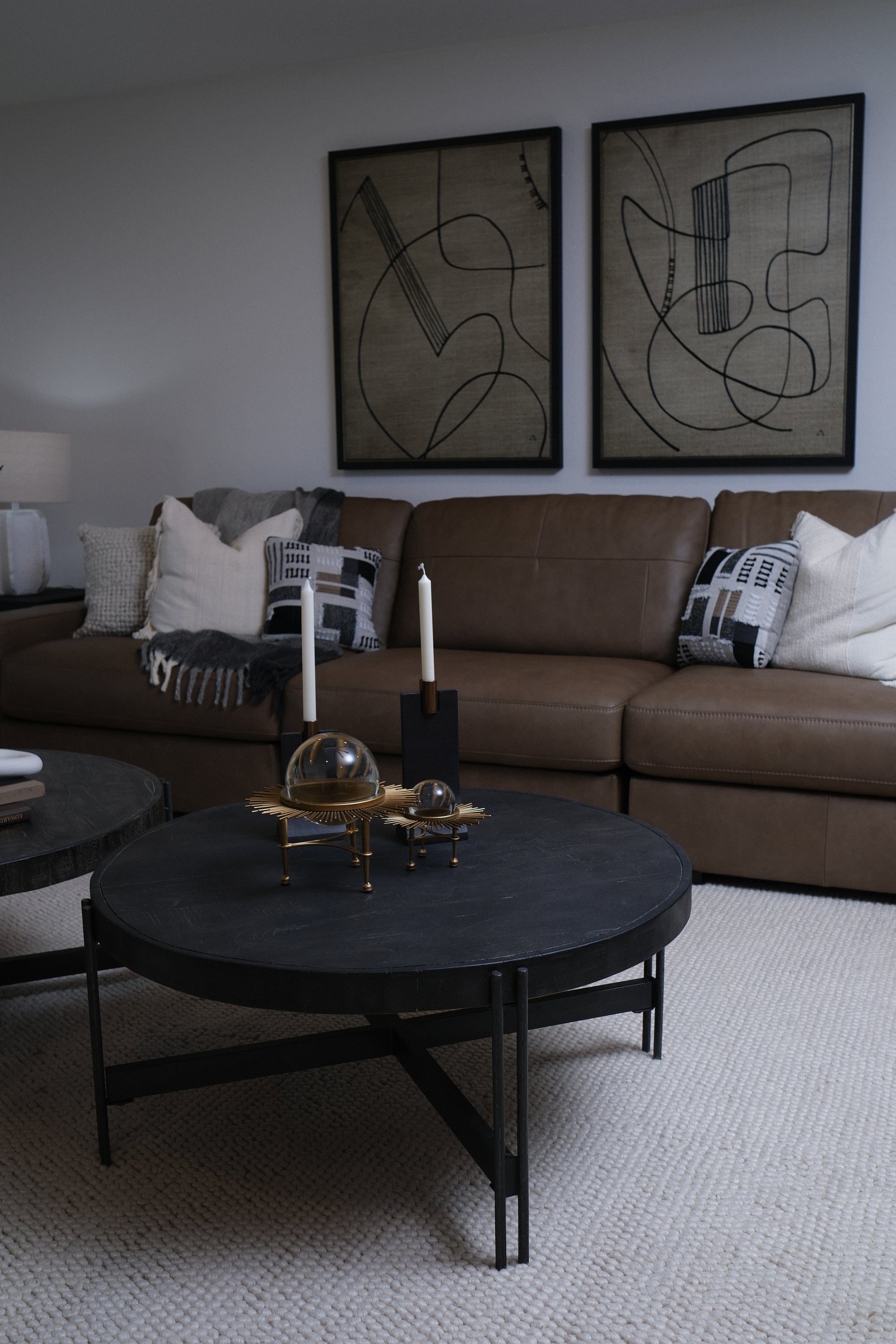 39"L COFFEE TABLE ROUND BROWN 2