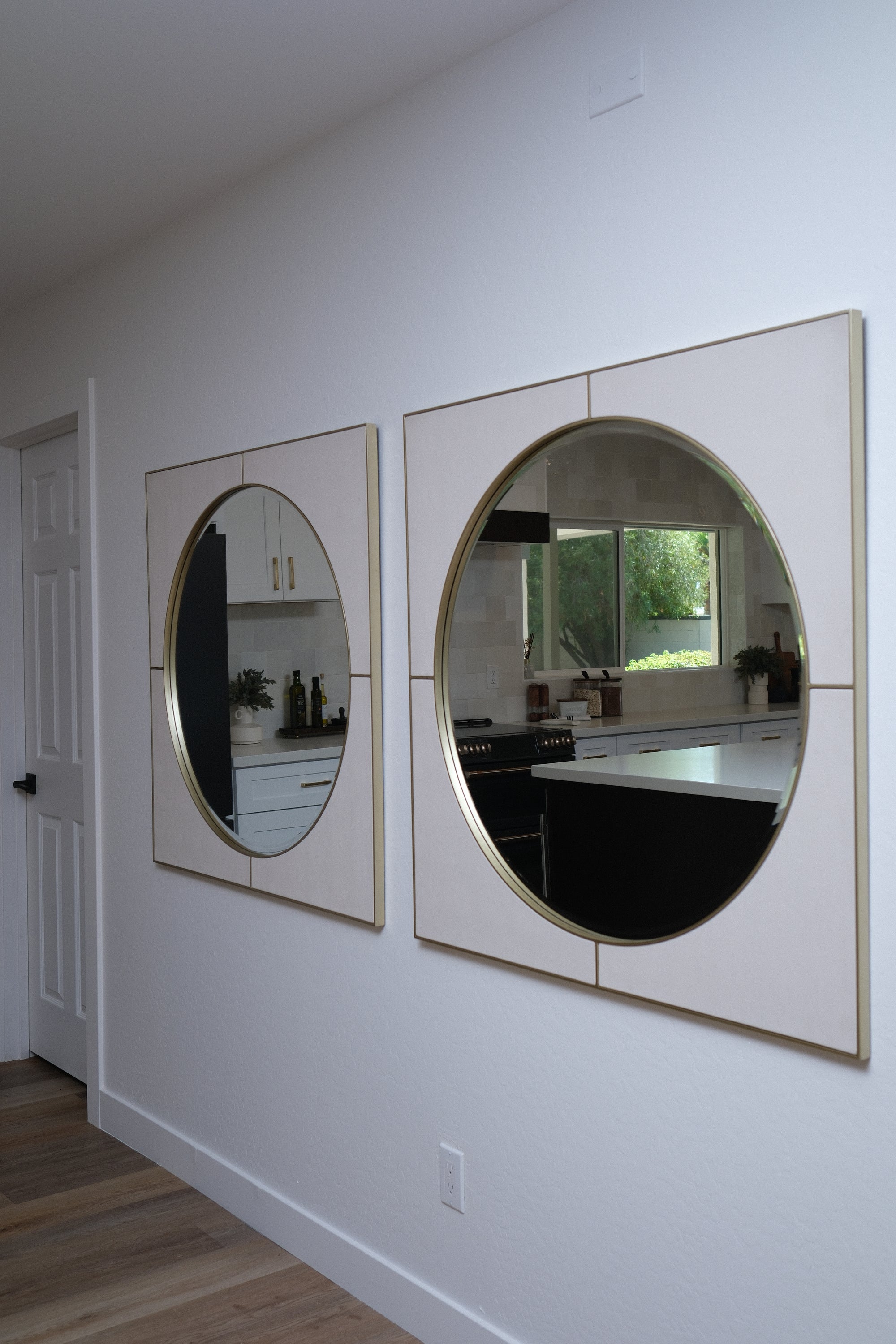 40IN WHITE SQUARE MIRROR R