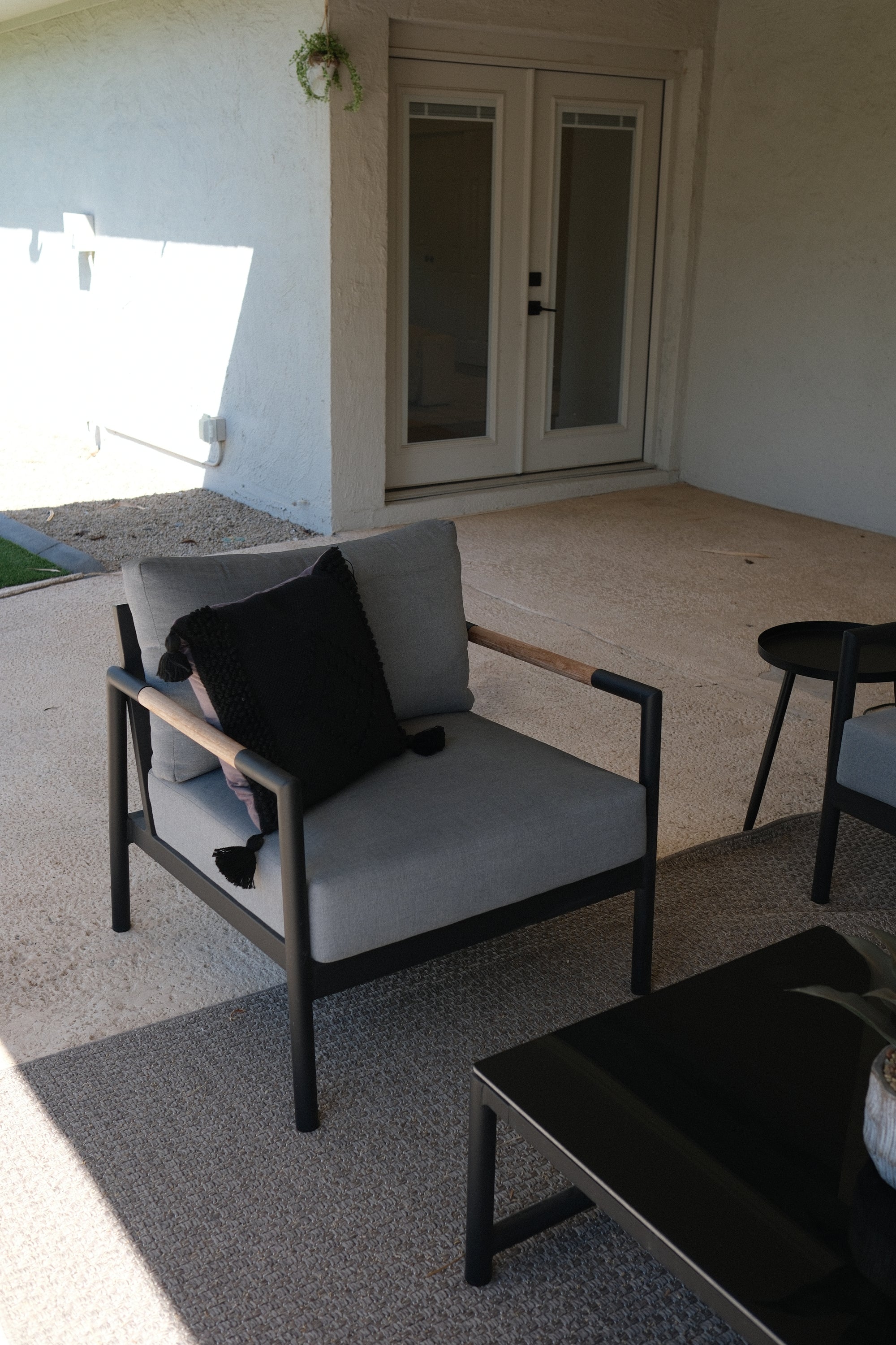 MODERN OUTDOOR CHAIR