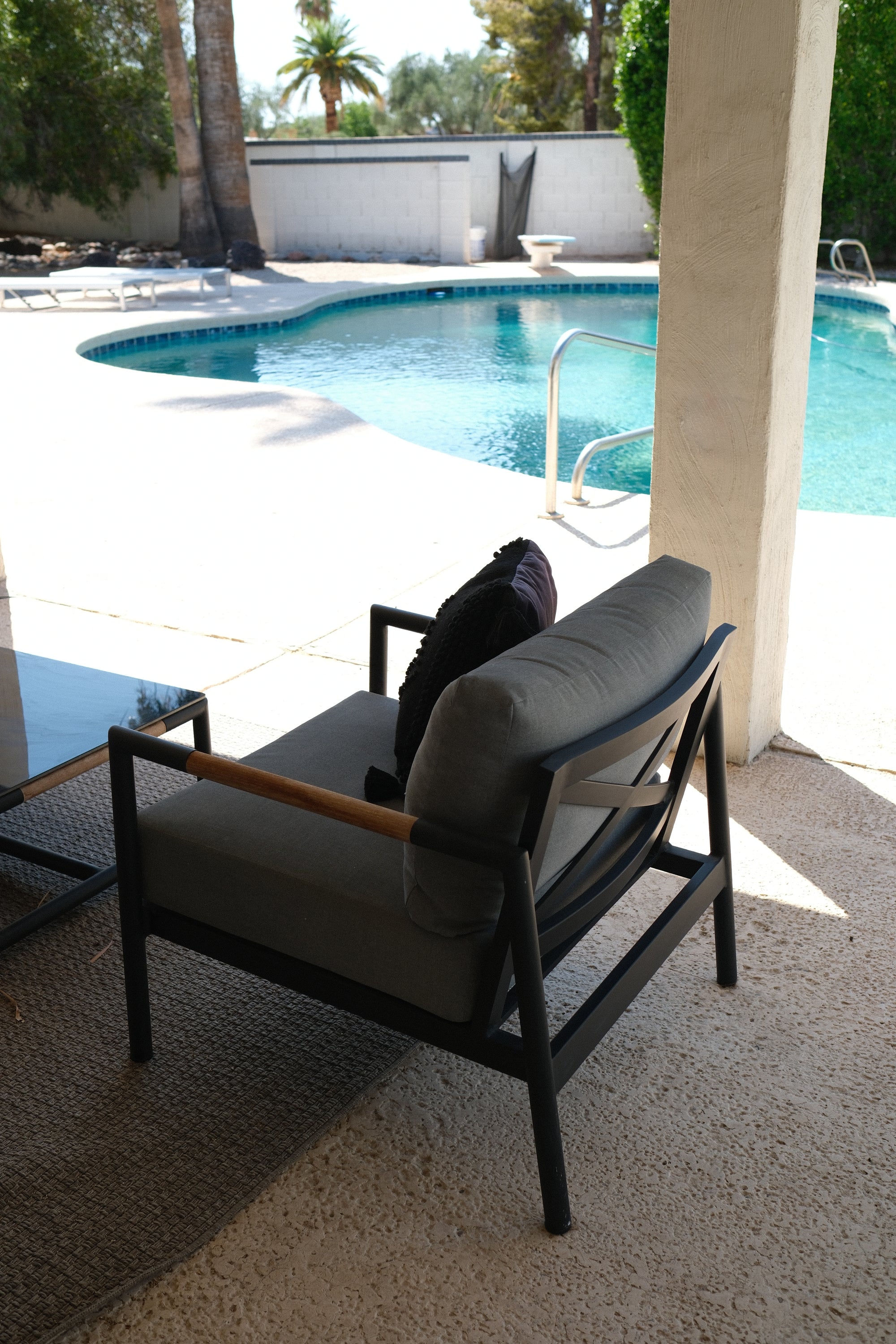 MODERN OUTDOOR CHAIR