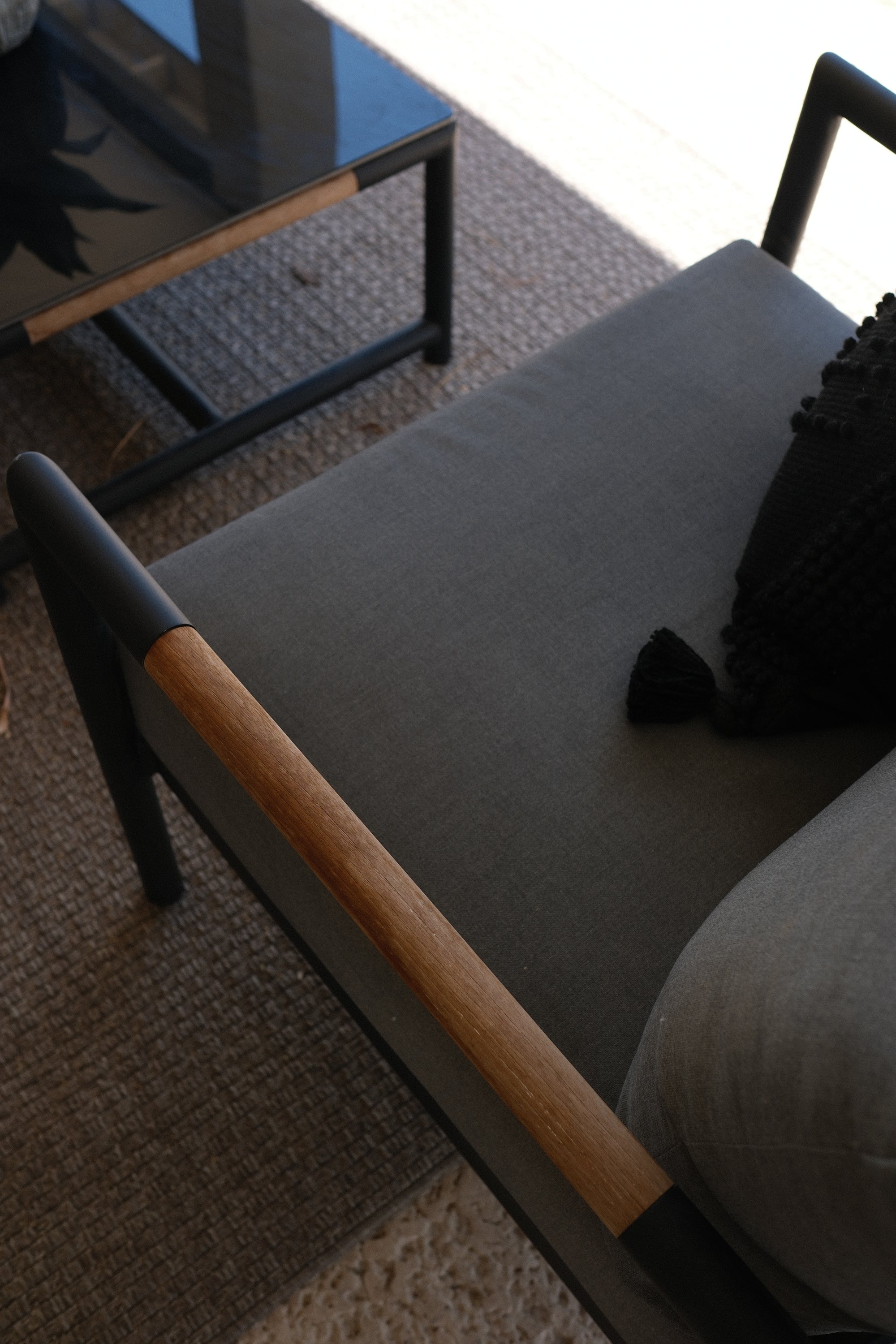 MODERN OUTDOOR CHAIR