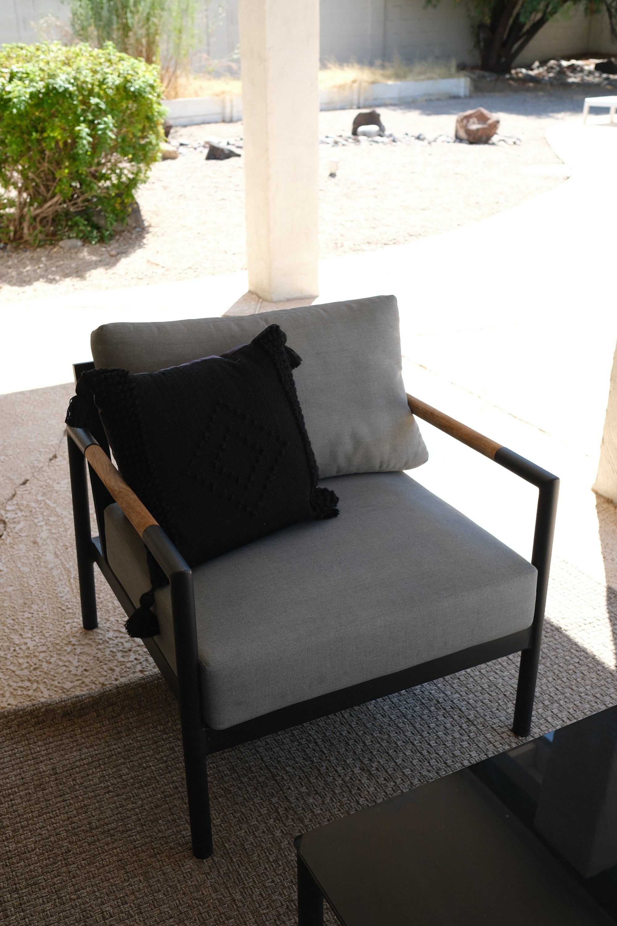 MODERN OUTDOOR CHAIR 2