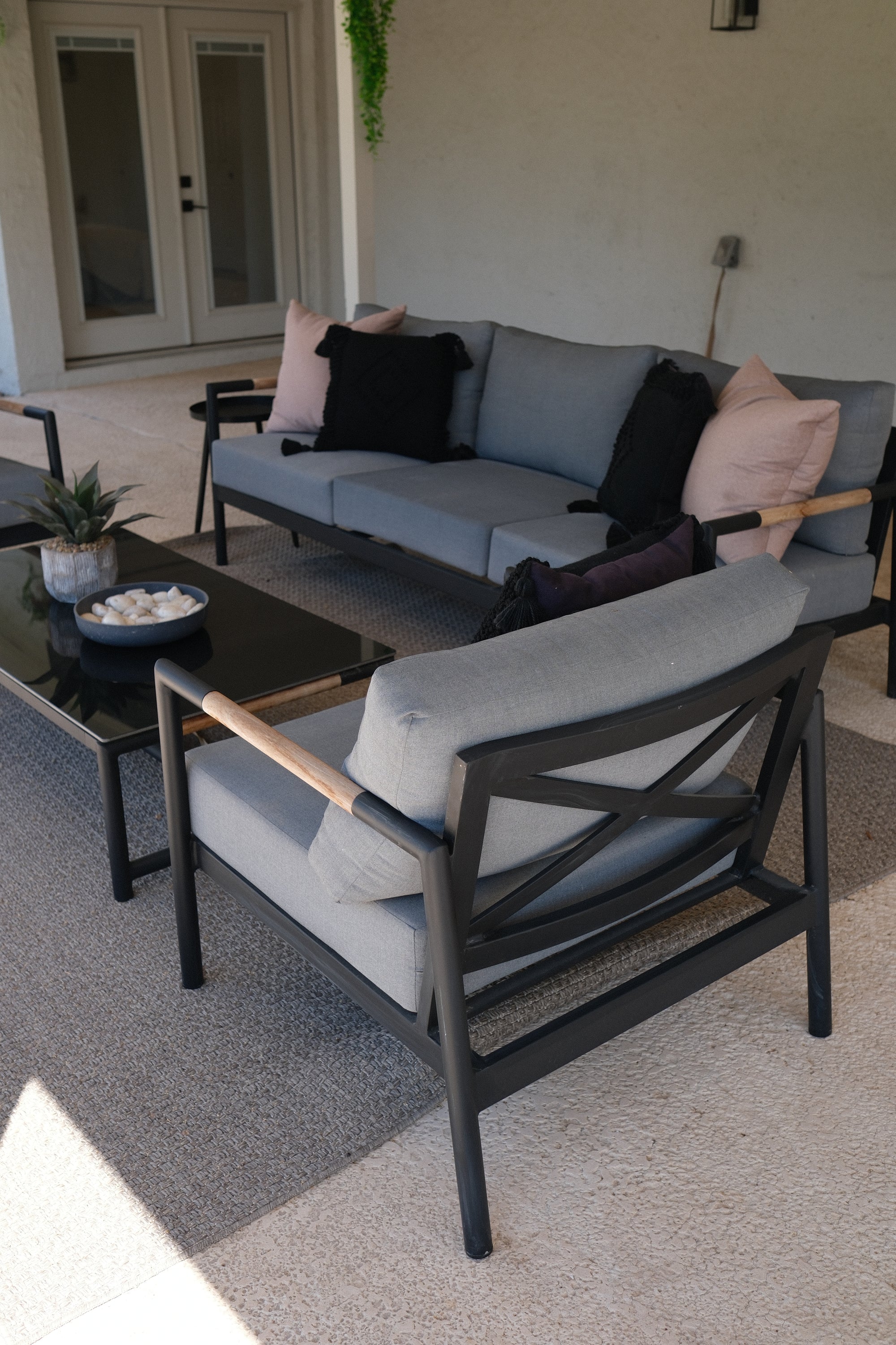 MODERN OUTDOOR CHAIR 2