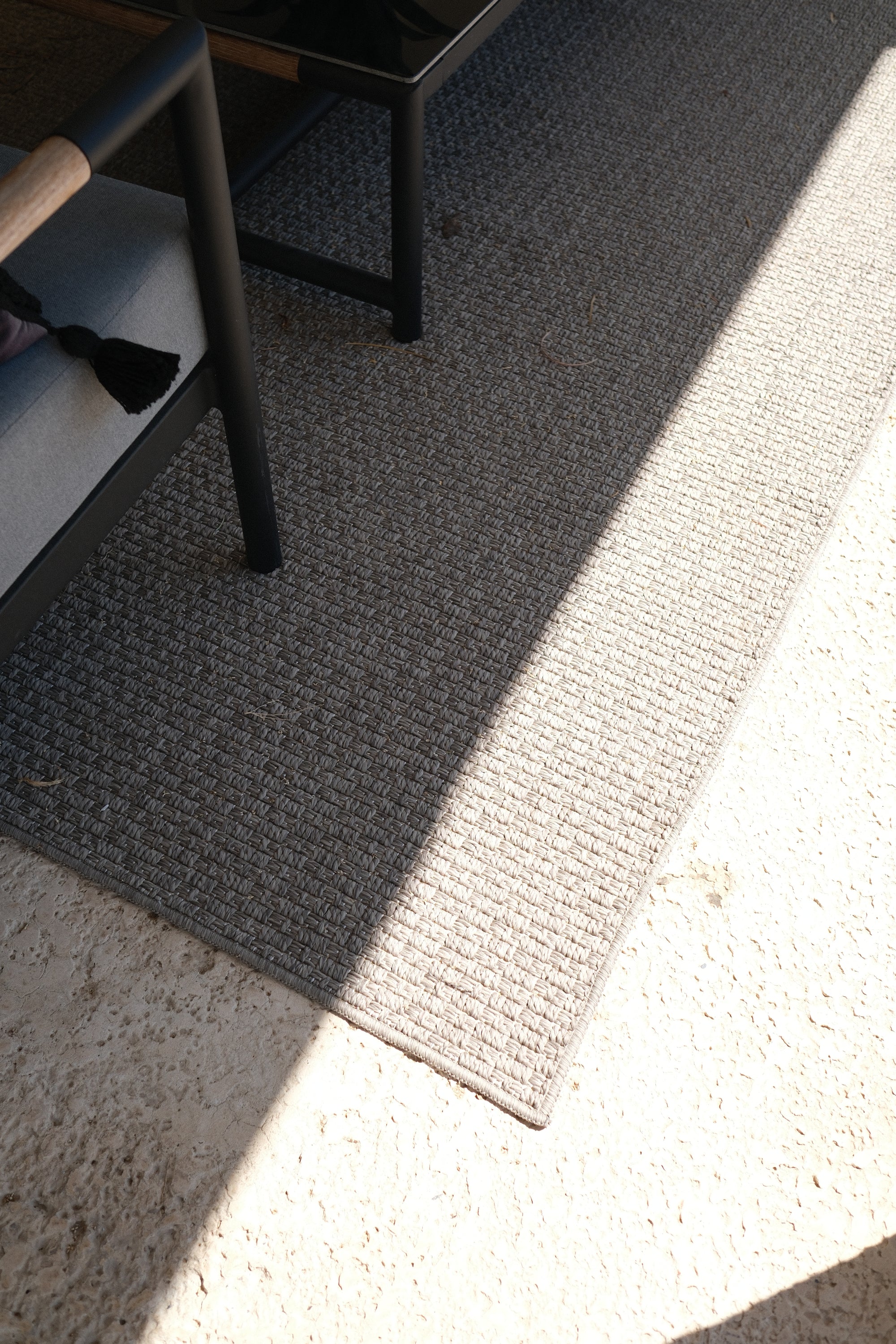BROWN RUG 7'10" X 10'
