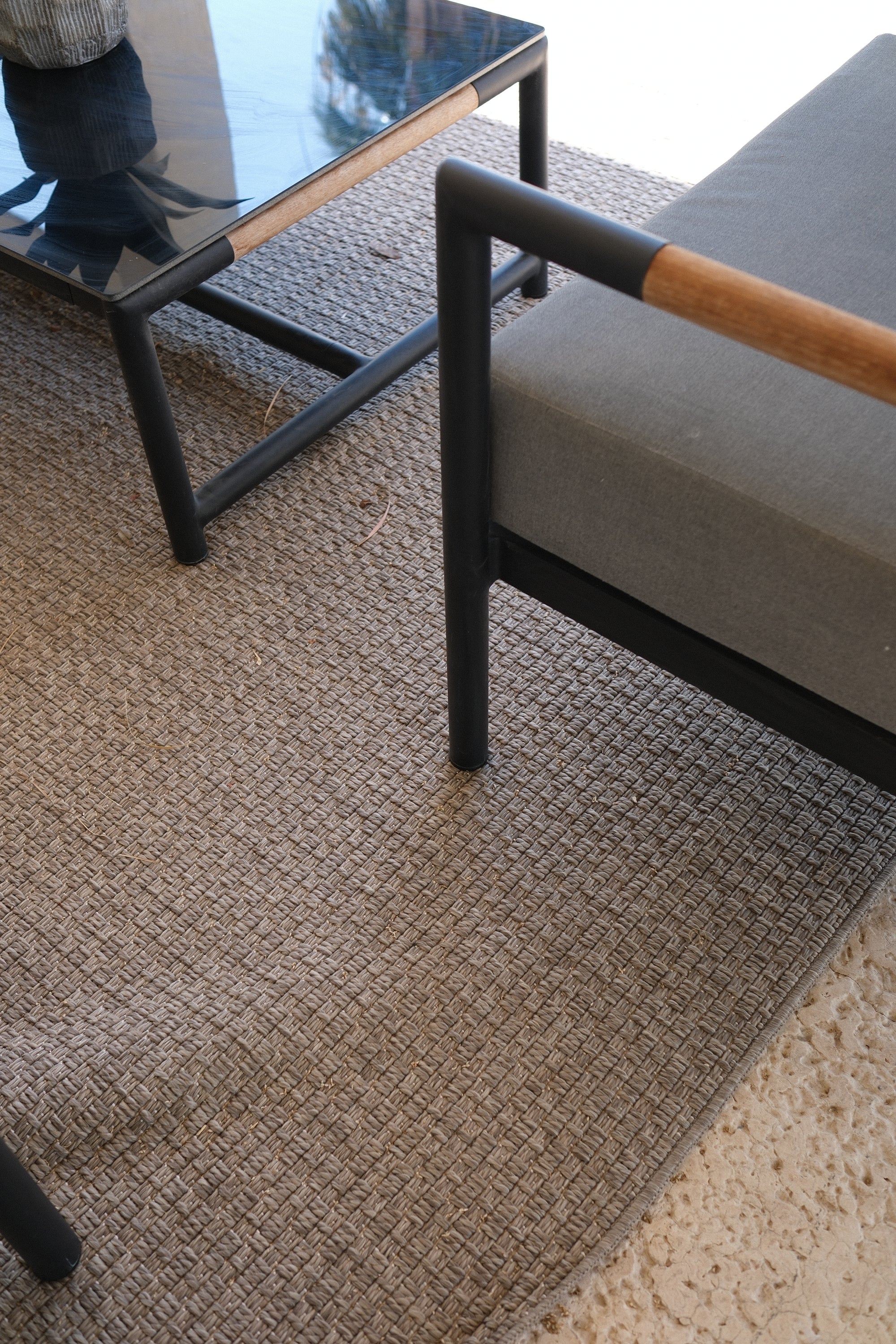 BROWN RUG 7'10" X 10'