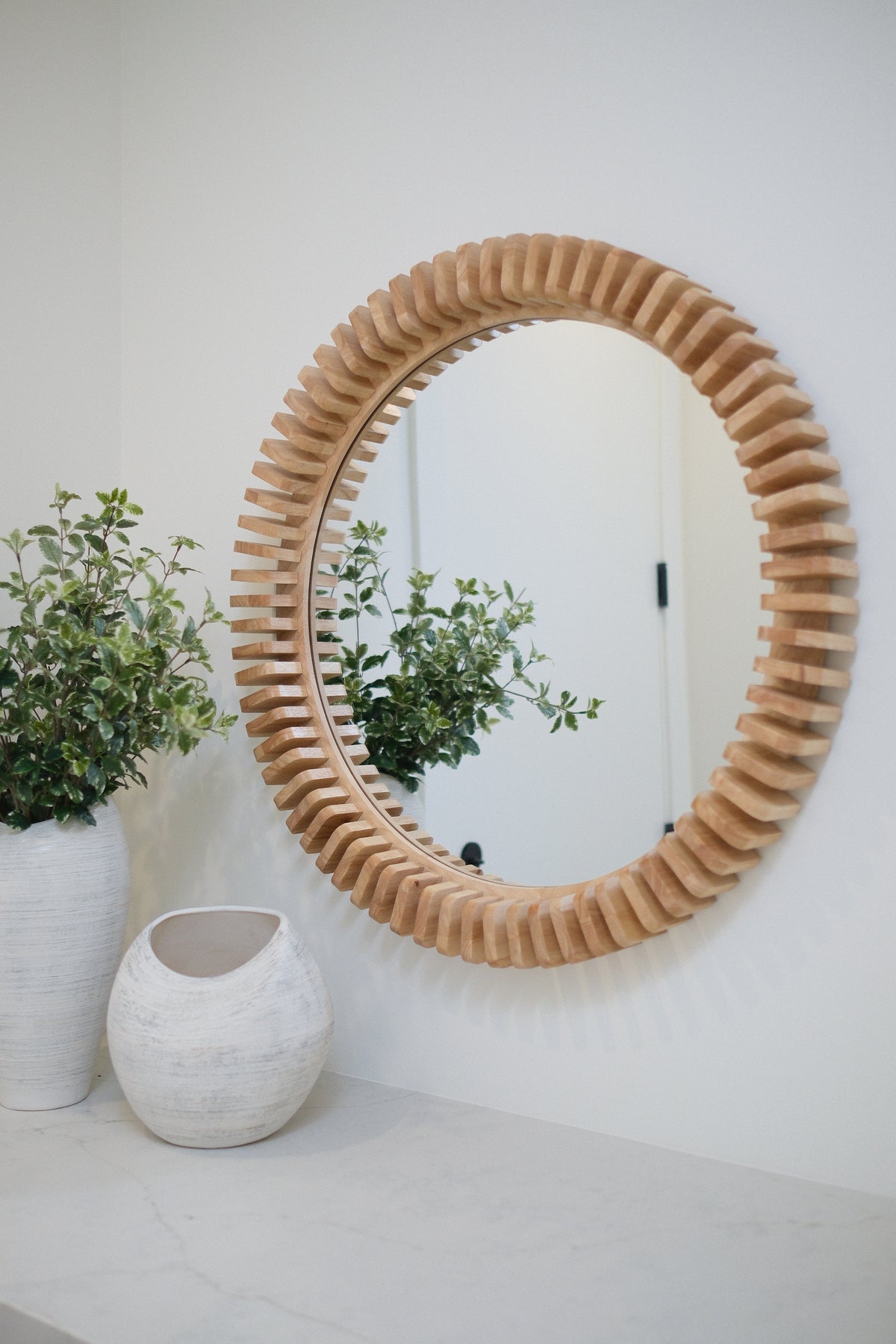 32IN ROUND WOOD MIRROR