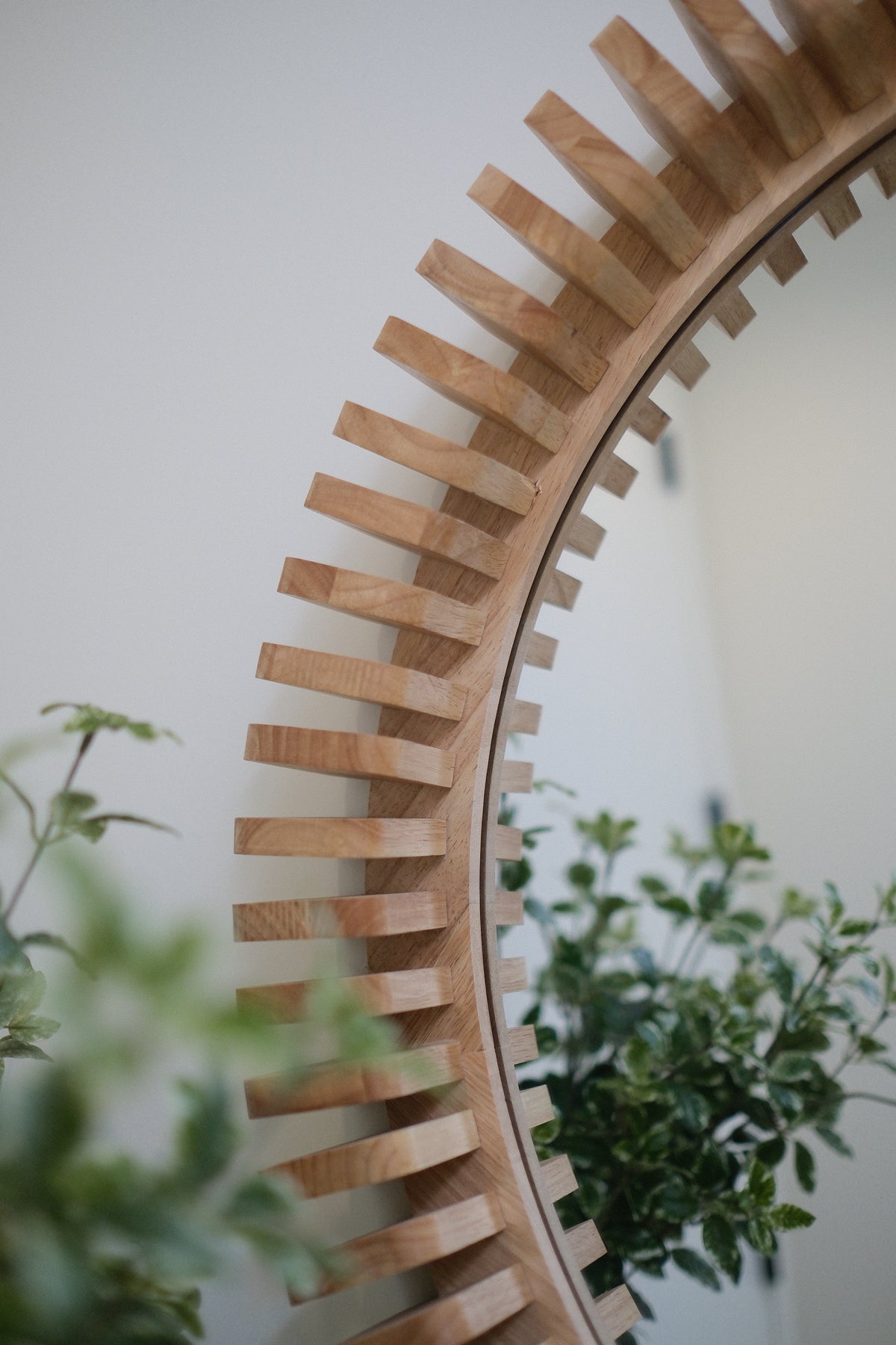 32IN ROUND WOOD MIRROR