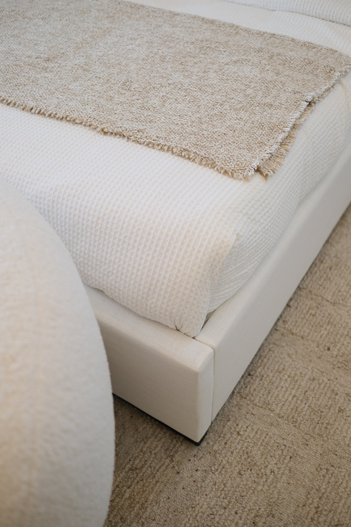 69"H WHITE KING BED COMPLETE R