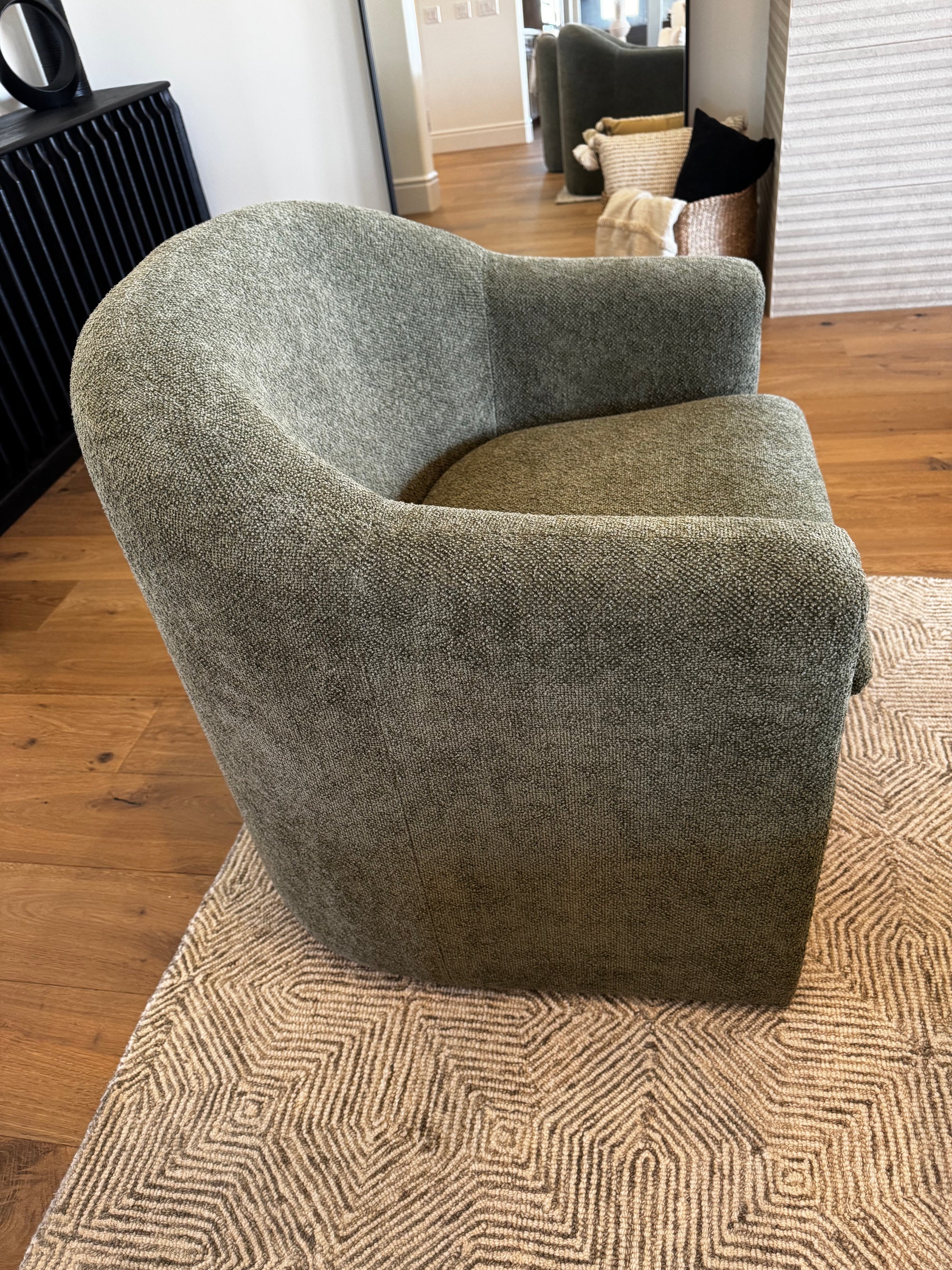 GREEN ACCENT CHAIR