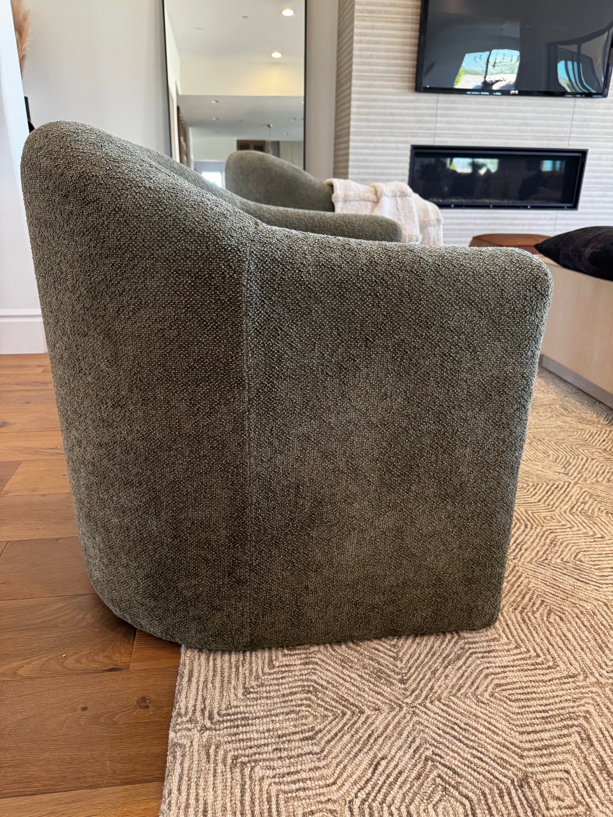 GREEN ACCENT CHAIR 2