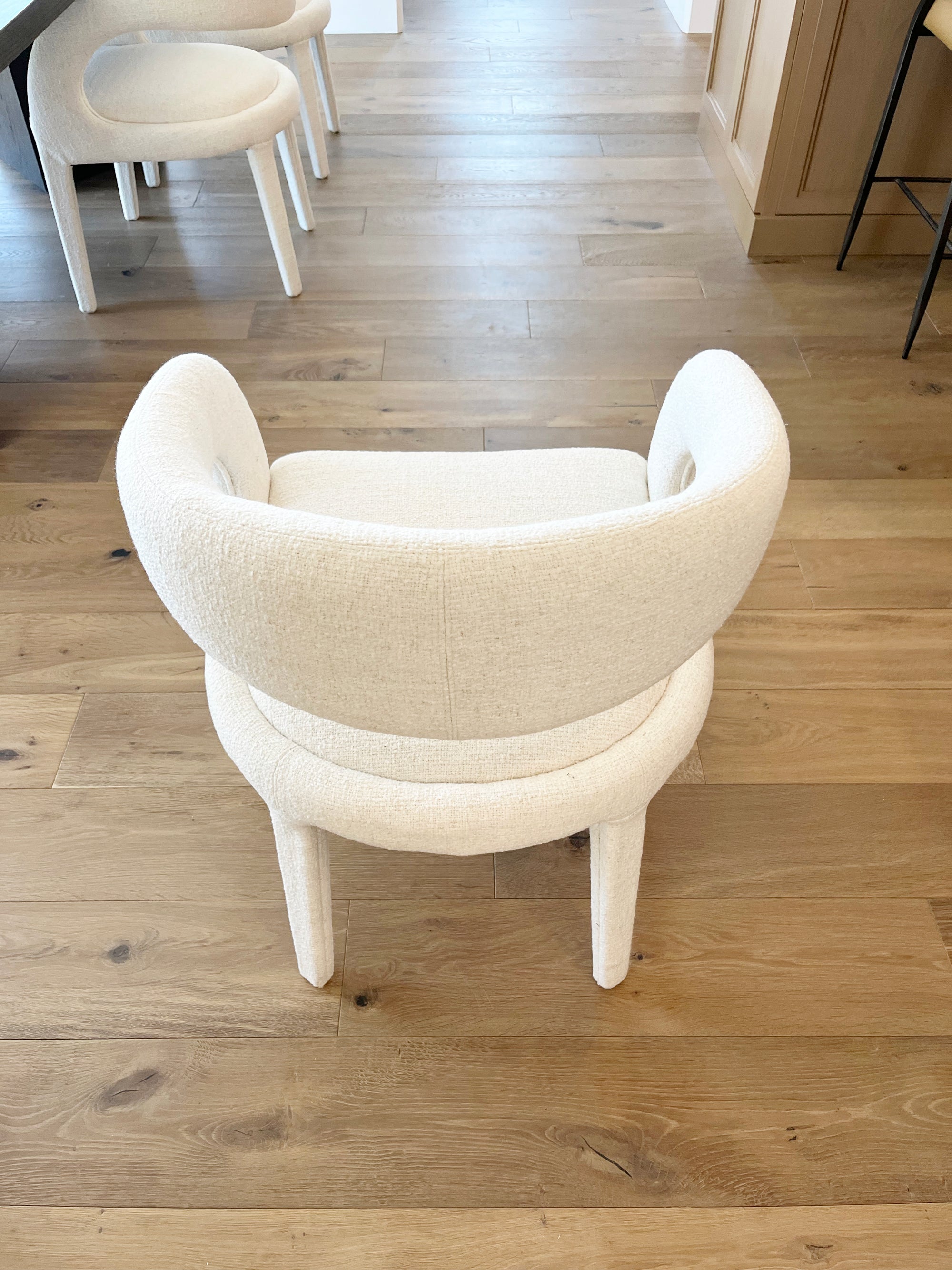 CURVE BACK WHITE DINING CHAIR