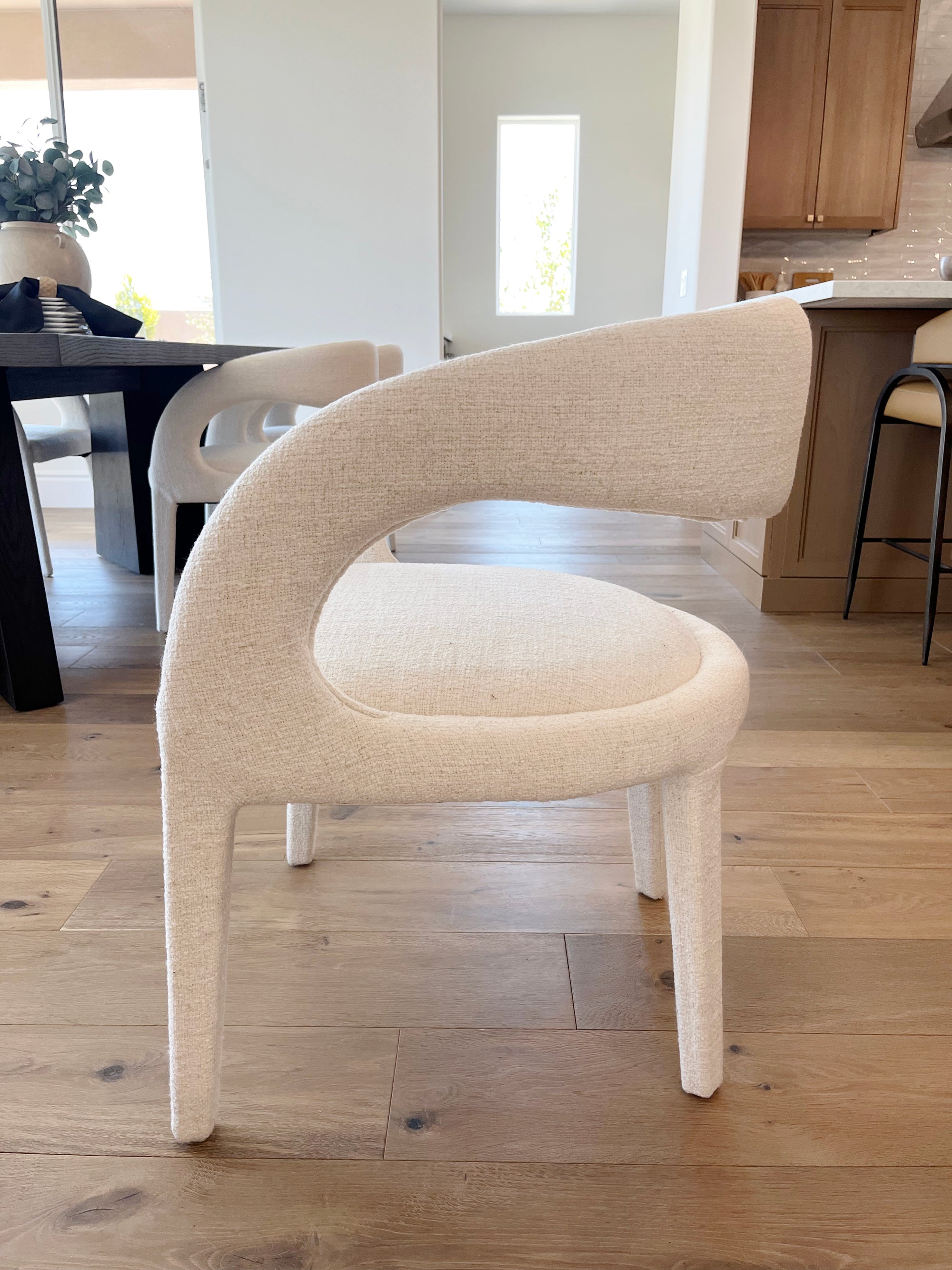 CURVE BACK WHITE DINING CHAIR