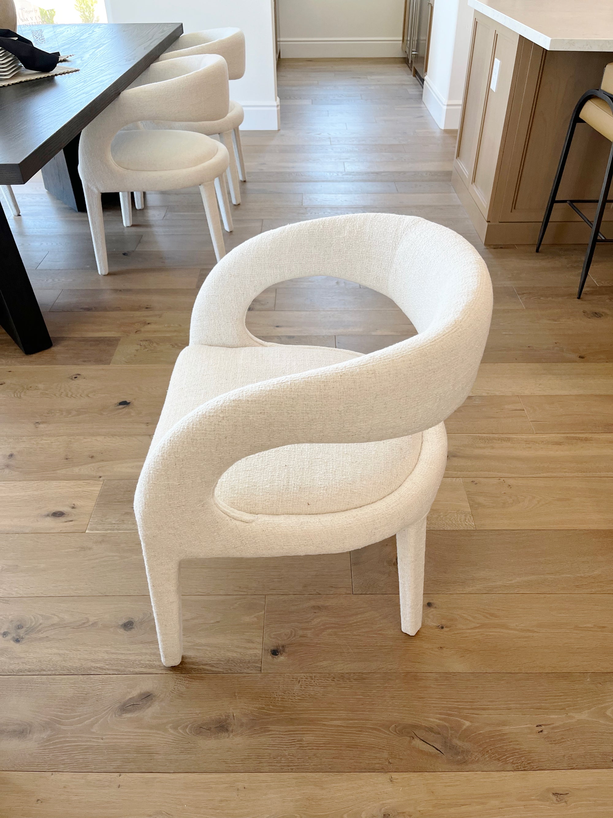 CURVE BACK WHITE DINING CHAIR