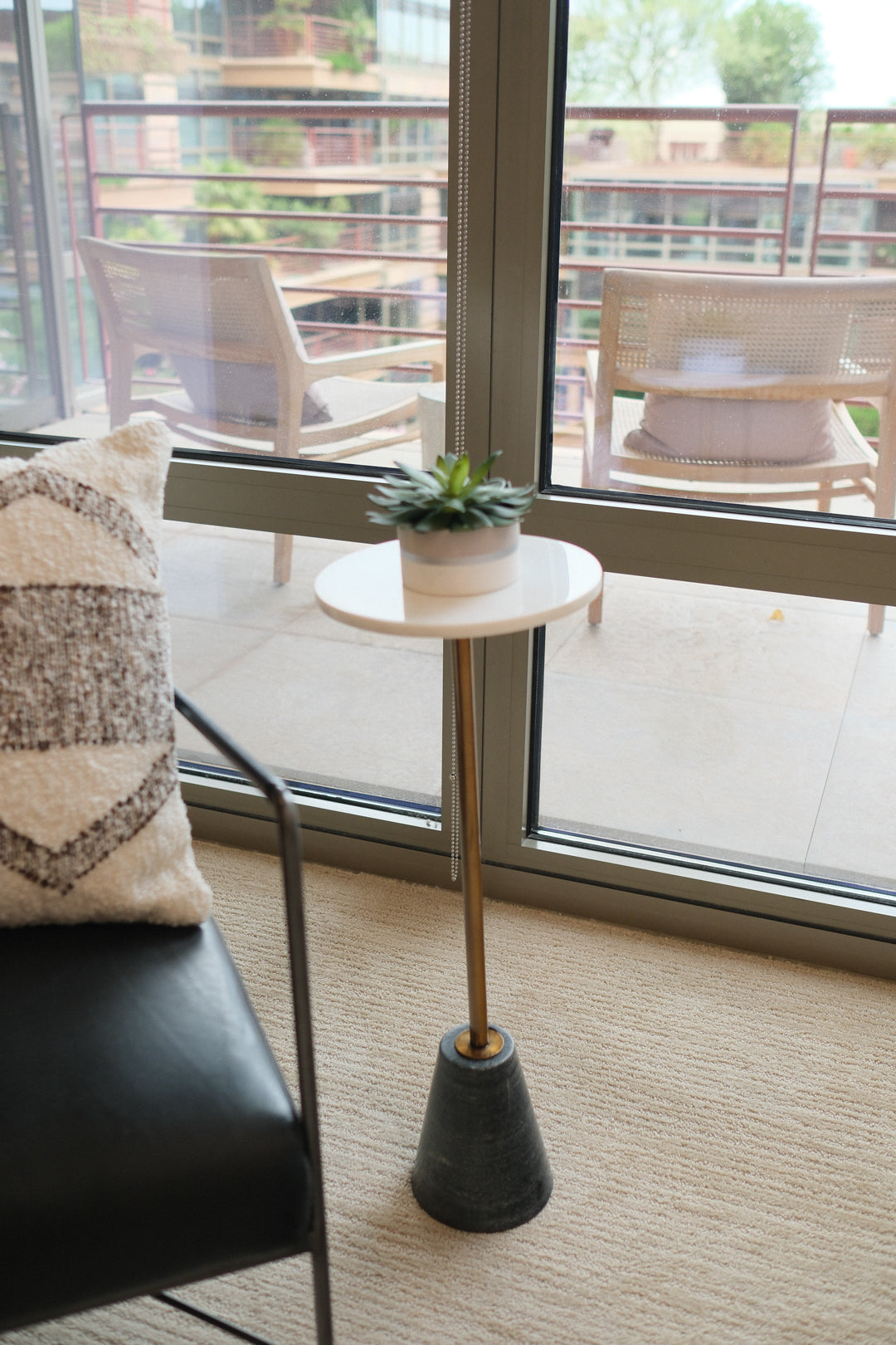 10"R WHITE MARBLE TOP ACCENT TABLE