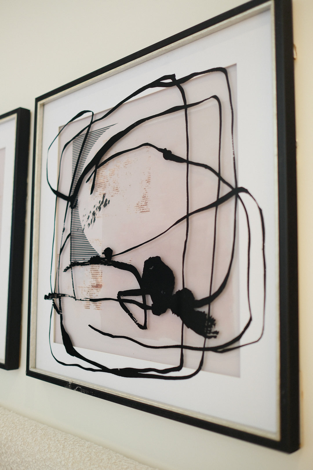 GLASS FRAMED WALL ART 25IN