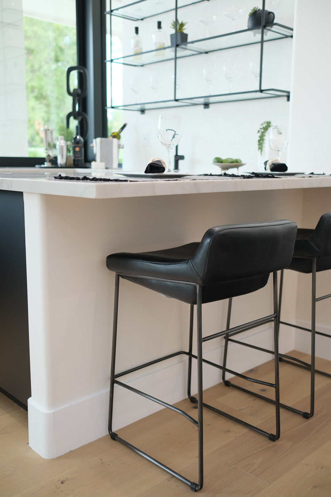 LEATHER COUNTER STOOL BLACK A