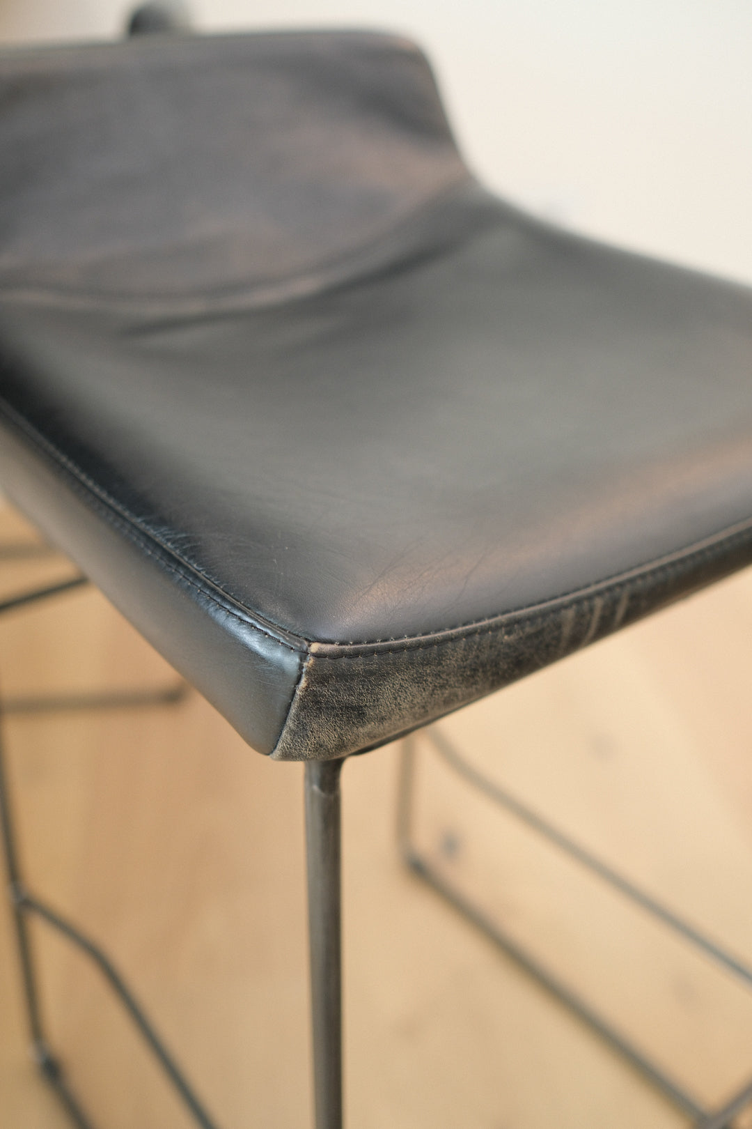 LEATHER COUNTER STOOL BLACK A