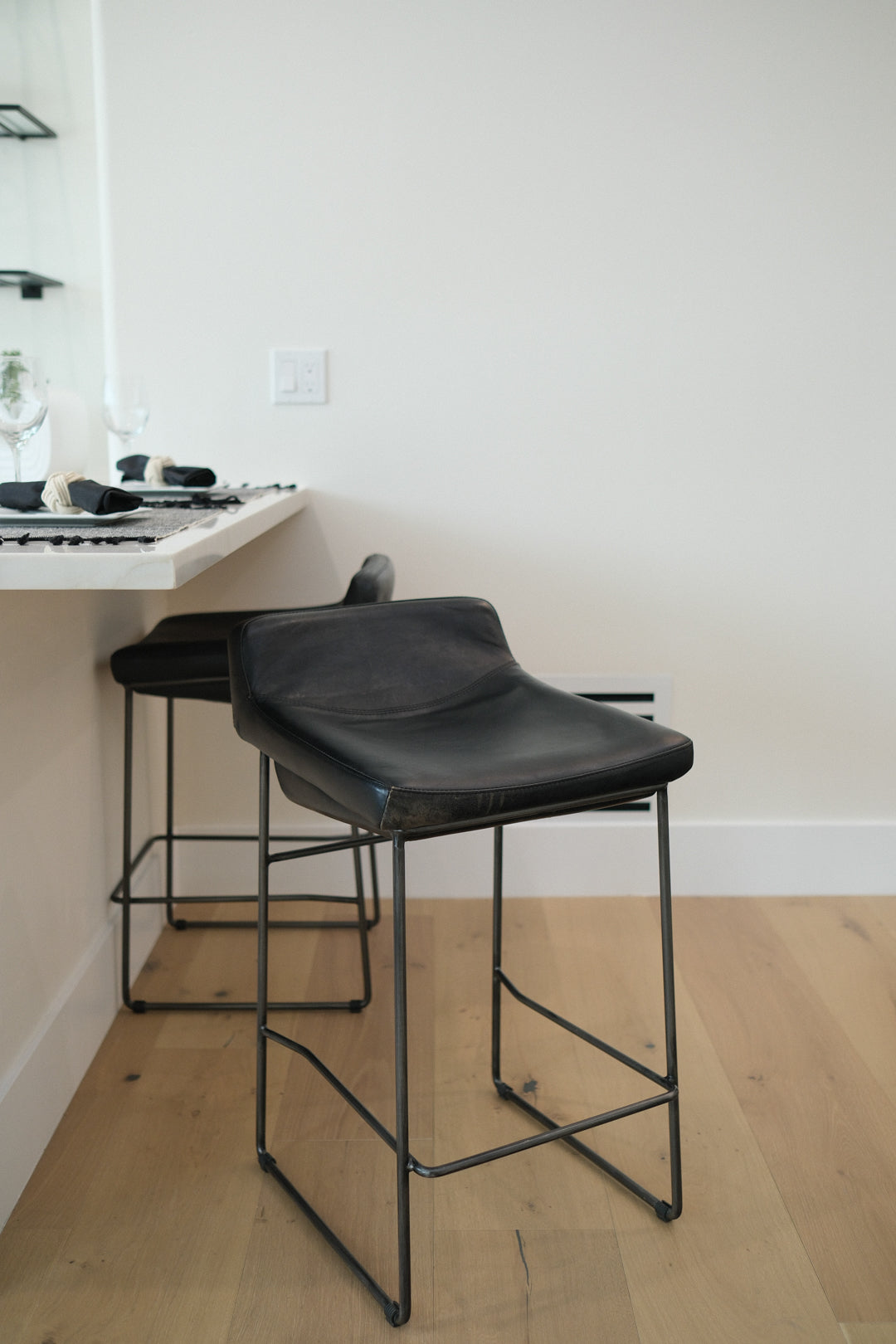LEATHER COUNTER STOOL BLACK A