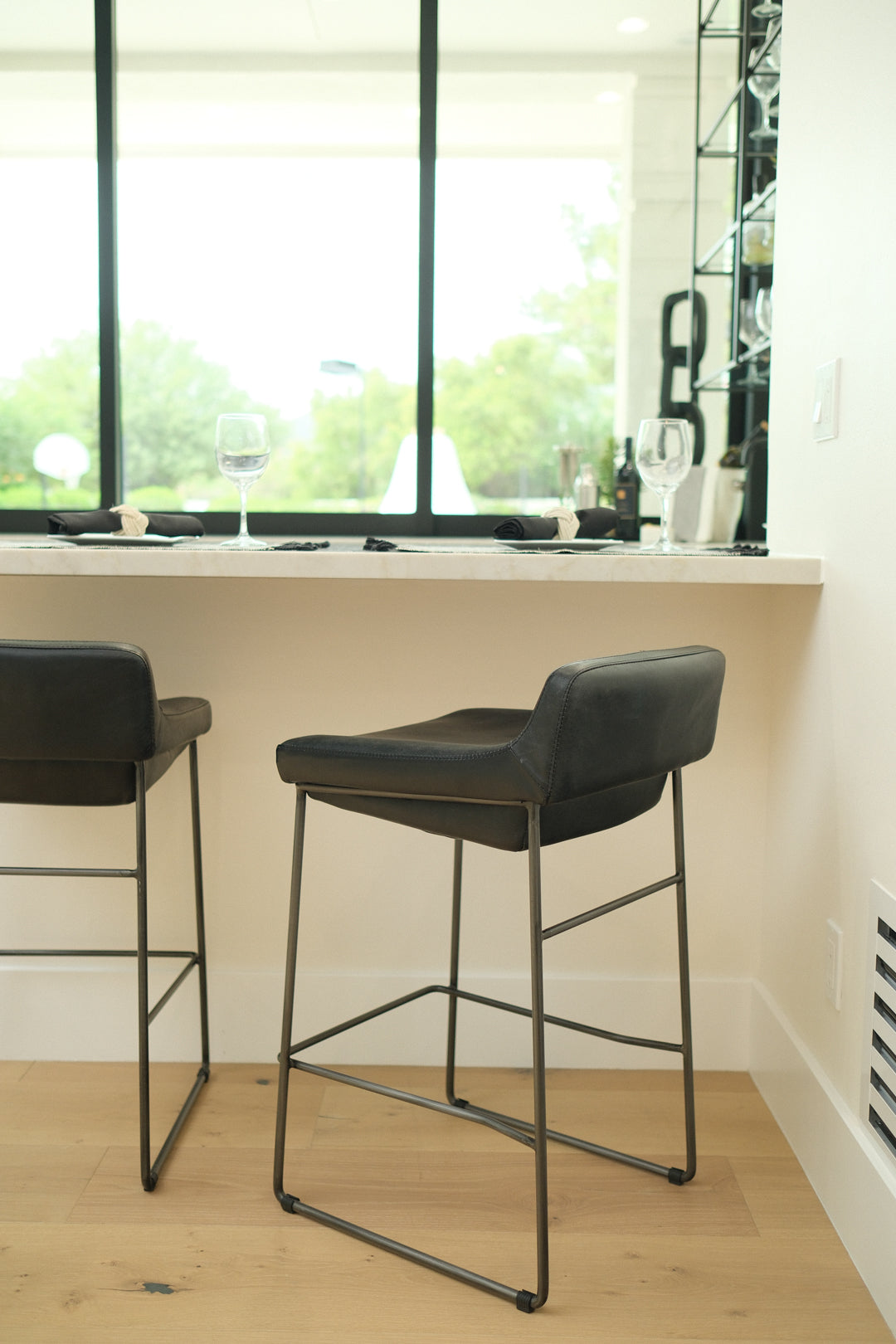 LEATHER COUNTER STOOL BLACK  B