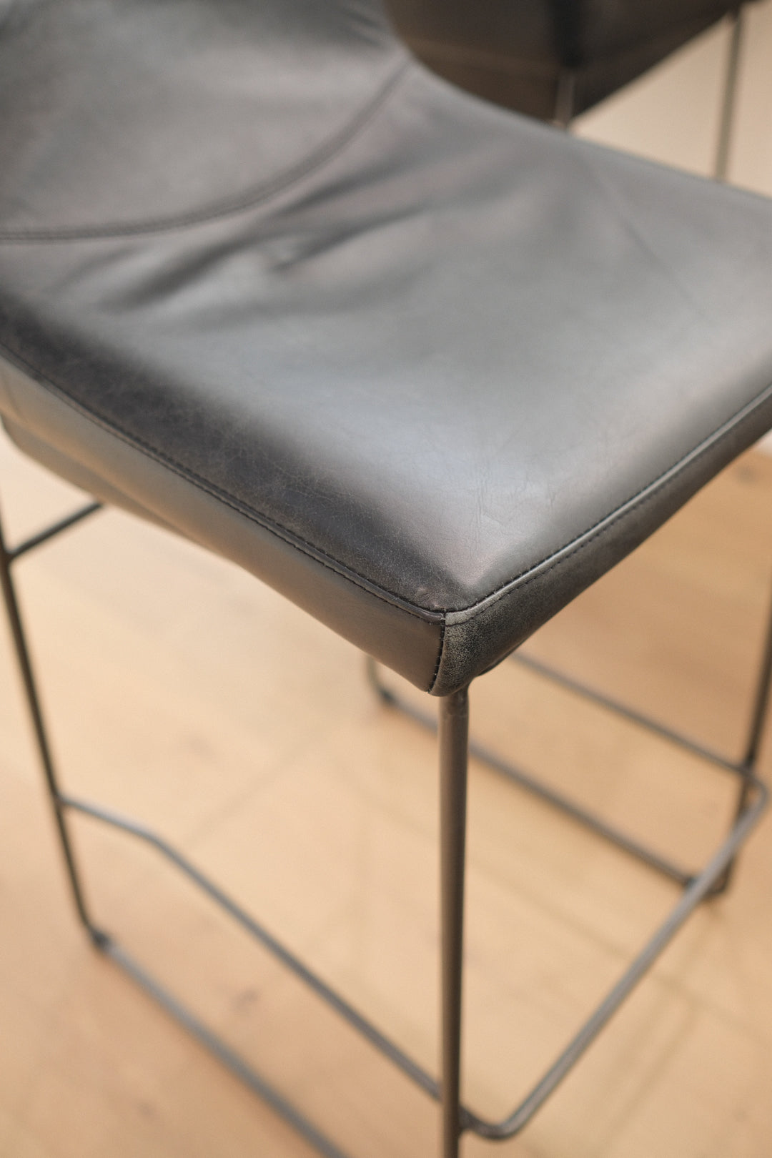 LEATHER COUNTER STOOL BLACK  B