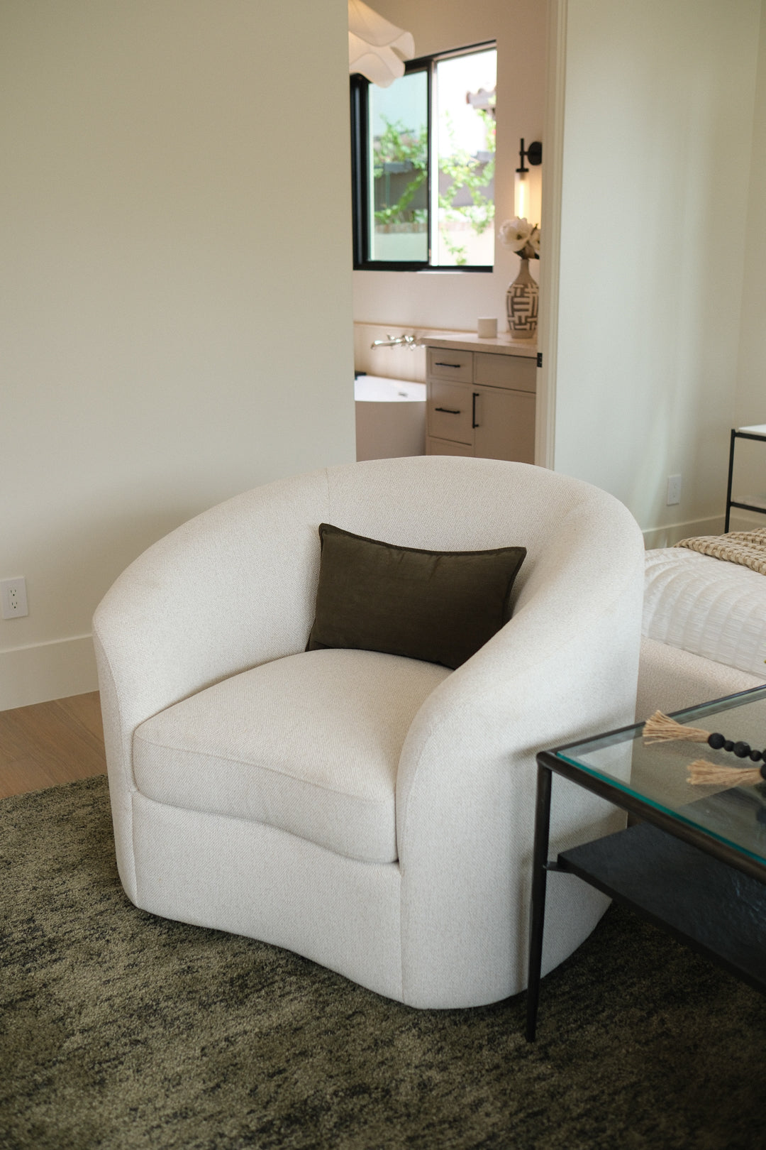 SLOPED ARM ACCENT CHAIR A